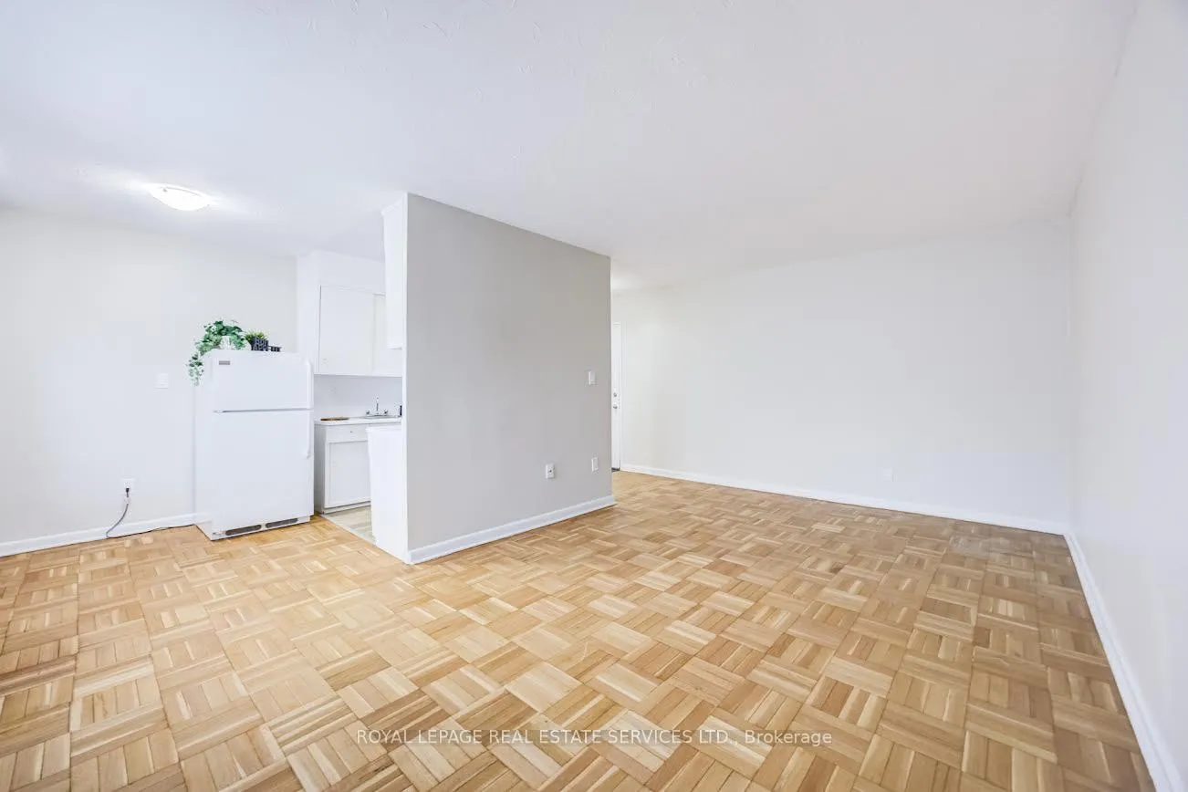 Photo 7 of Unit 202, 101 Coe Hill Drive, Toronto, High Park-Swansea — HOMEH