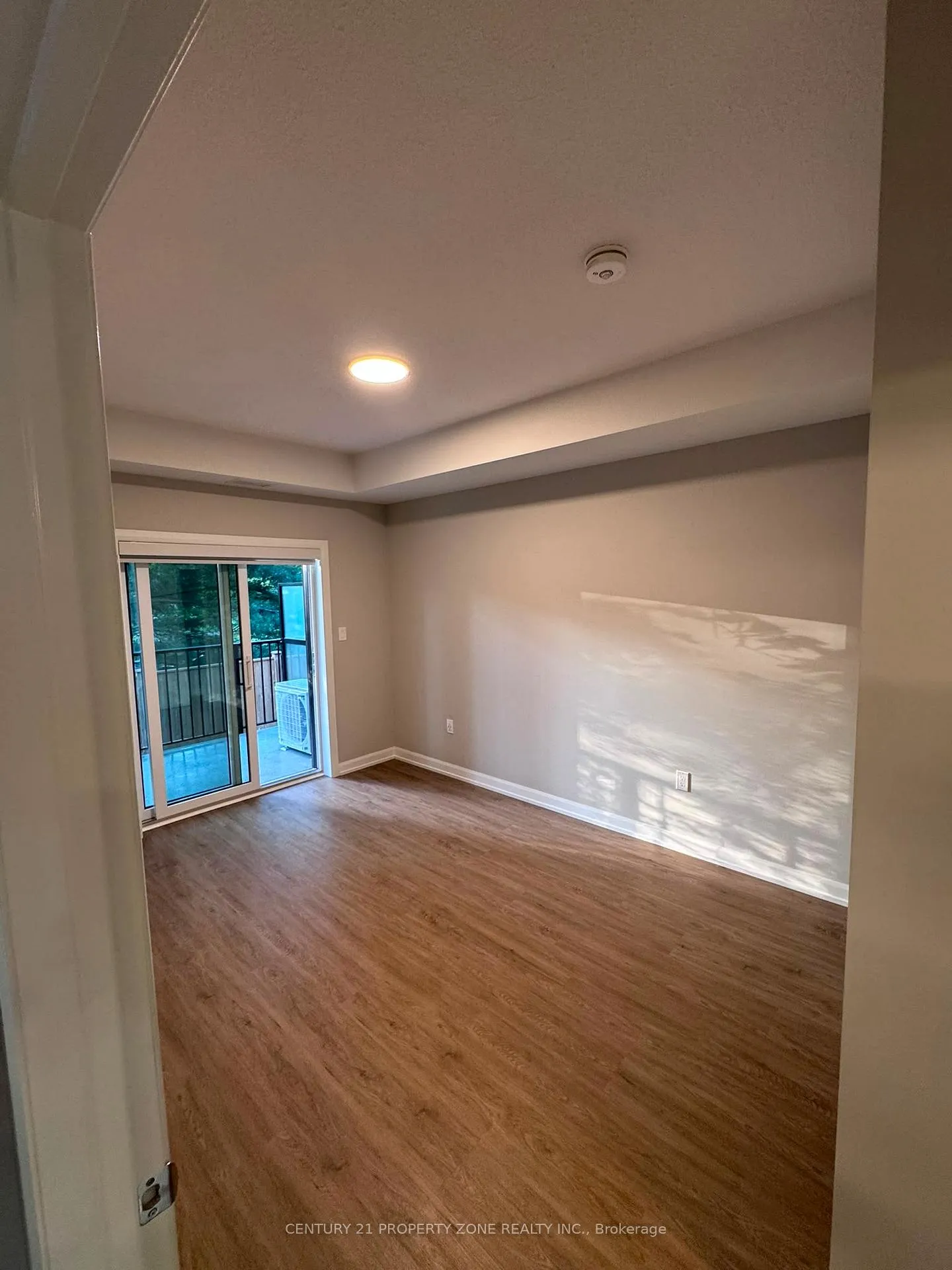 Photo 16 of Unit 402, 708 Woolwich Street, Guelph, Riverside Park — HOMEH