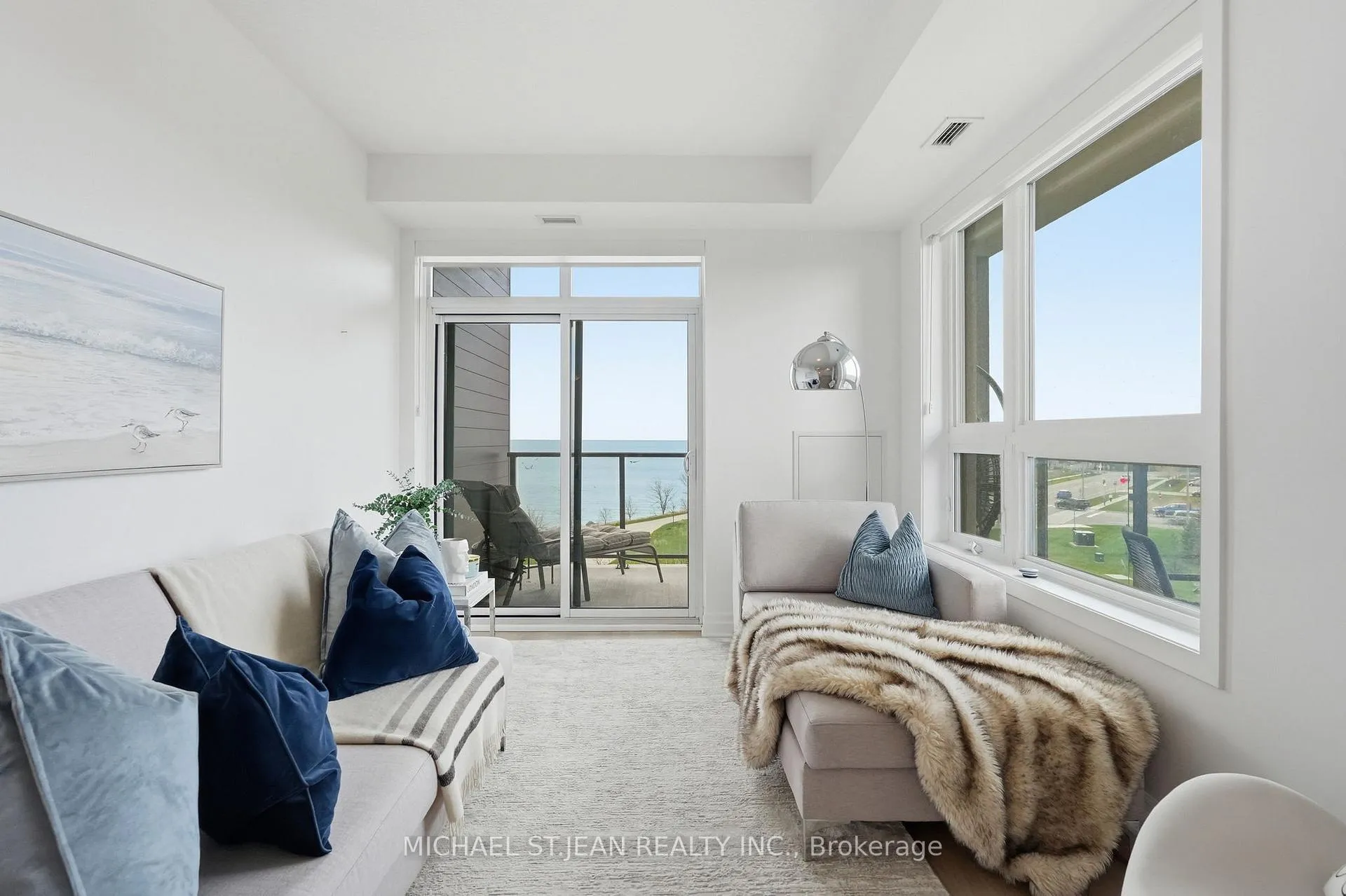 Photo 3 of Unit 410, 101 Shoreview Place, Hamilton, Lakeshore — HOMEH