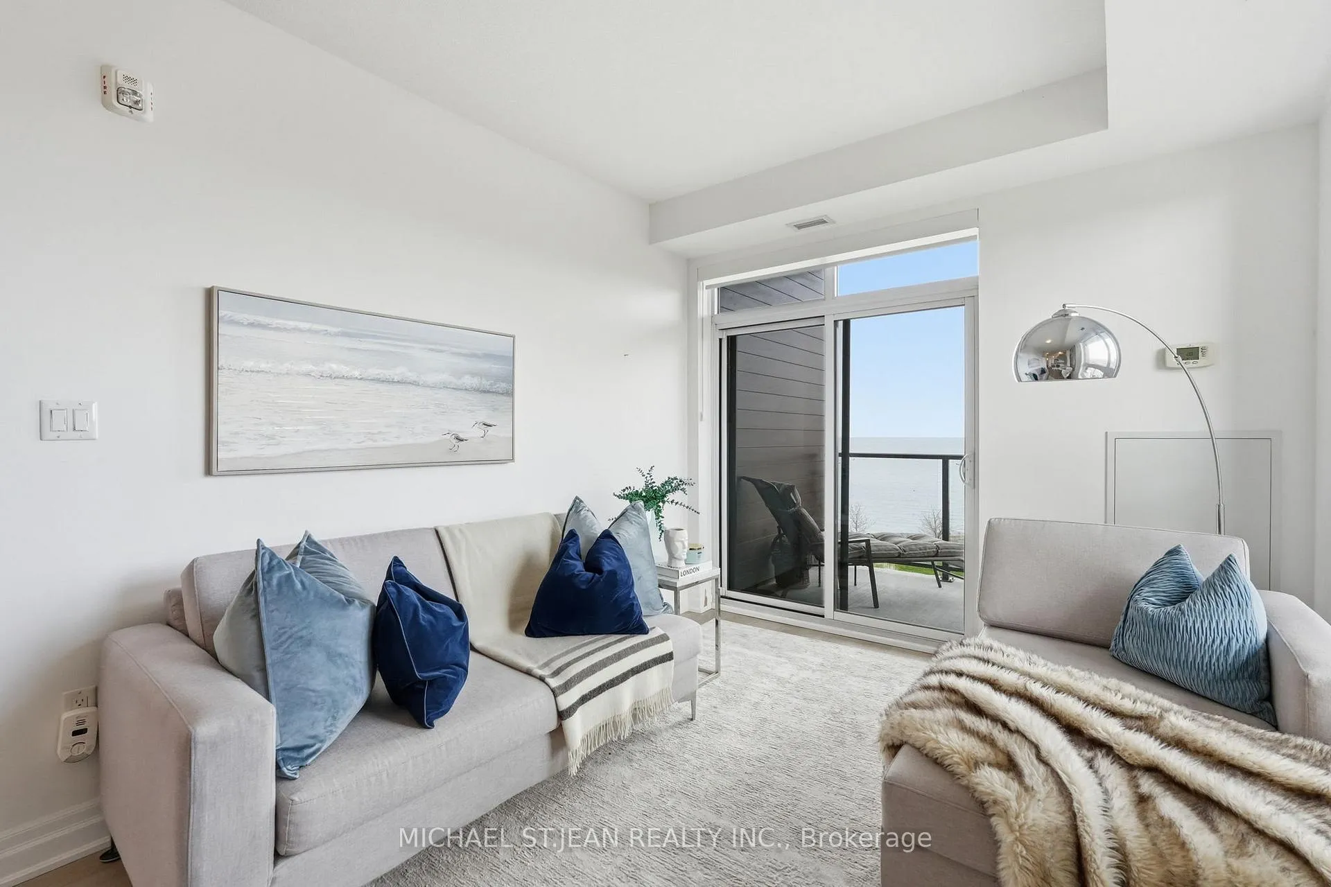Photo 4 of Unit 410, 101 Shoreview Place, Hamilton, Lakeshore — HOMEH