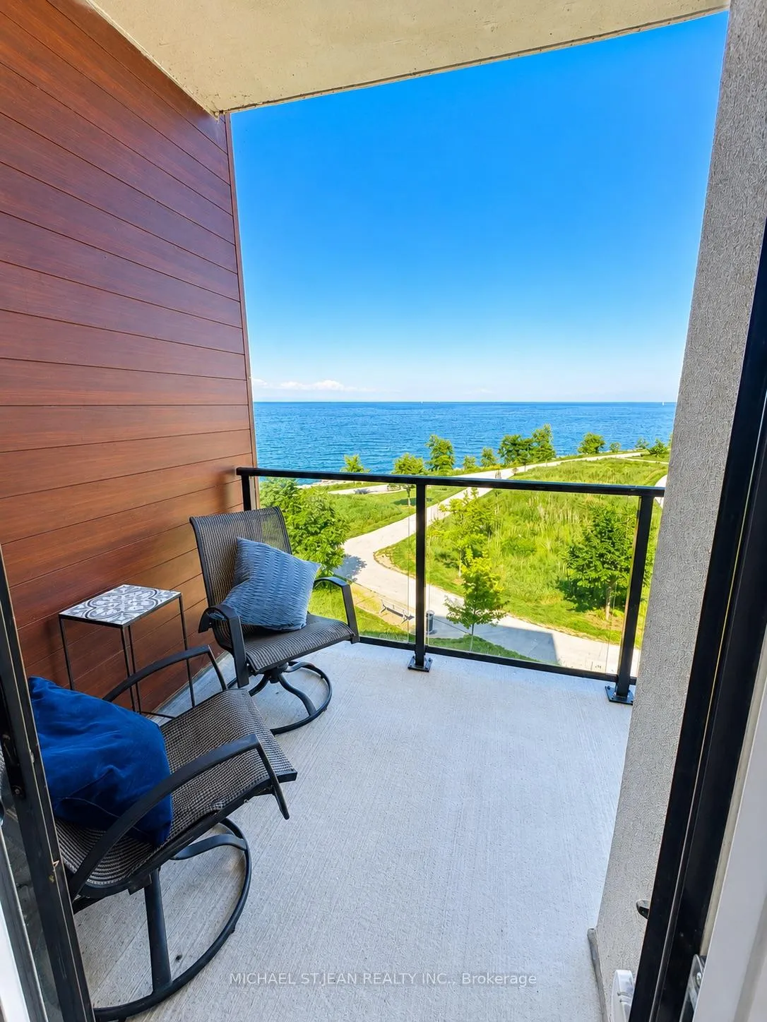 Photo 5 of Unit 410, 101 Shoreview Place, Hamilton, Lakeshore — HOMEH