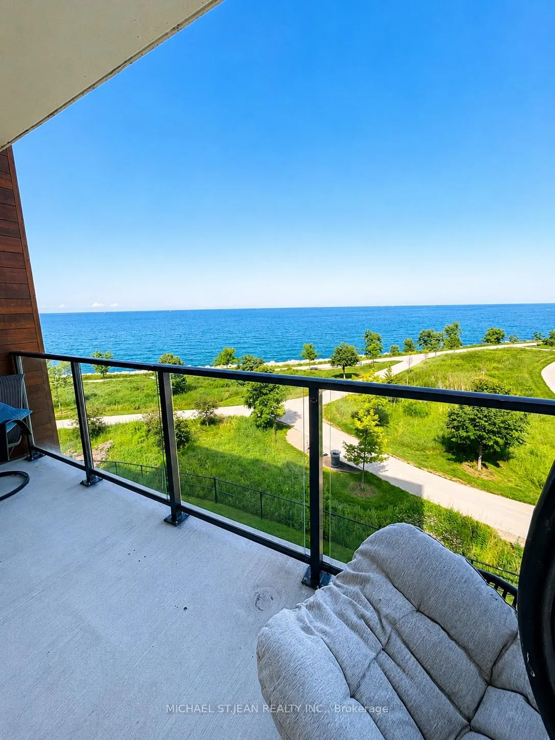Photo 6 of Unit 410, 101 Shoreview Place, Hamilton, Lakeshore — HOMEH