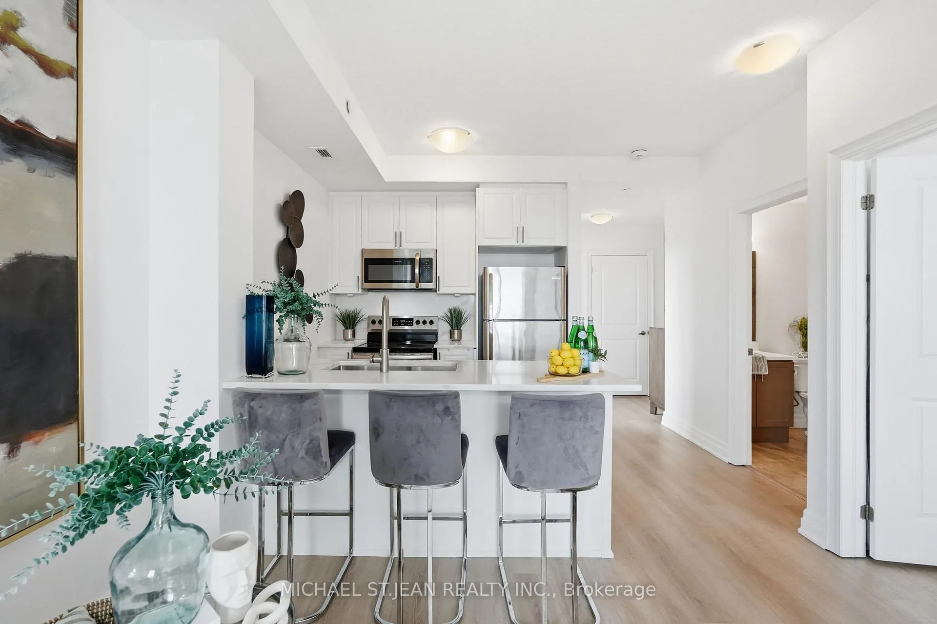 Photo 10 of Unit 410, 101 Shoreview Place, Hamilton, Lakeshore — HOMEH