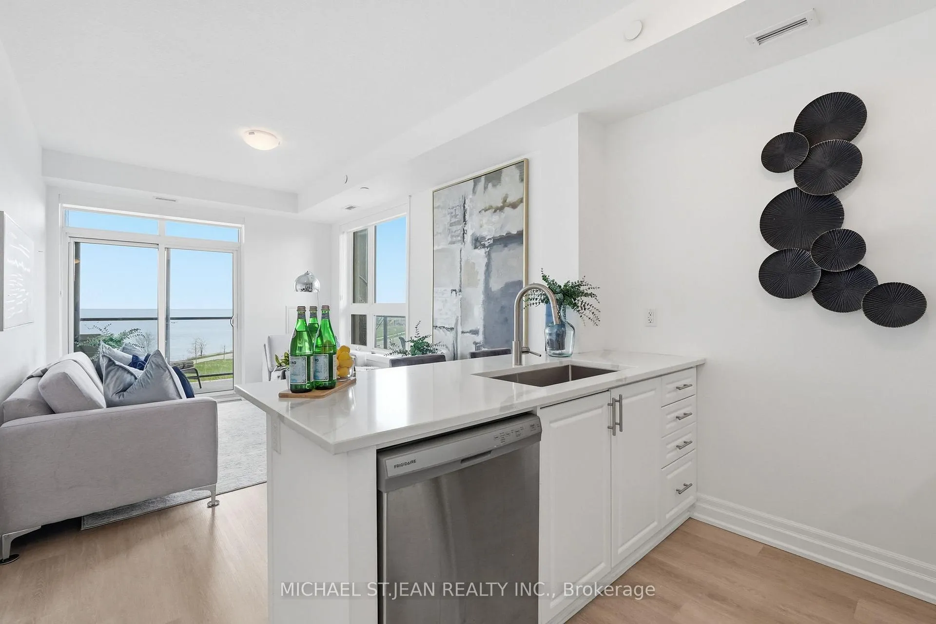 Photo 12 of Unit 410, 101 Shoreview Place, Hamilton, Lakeshore — HOMEH