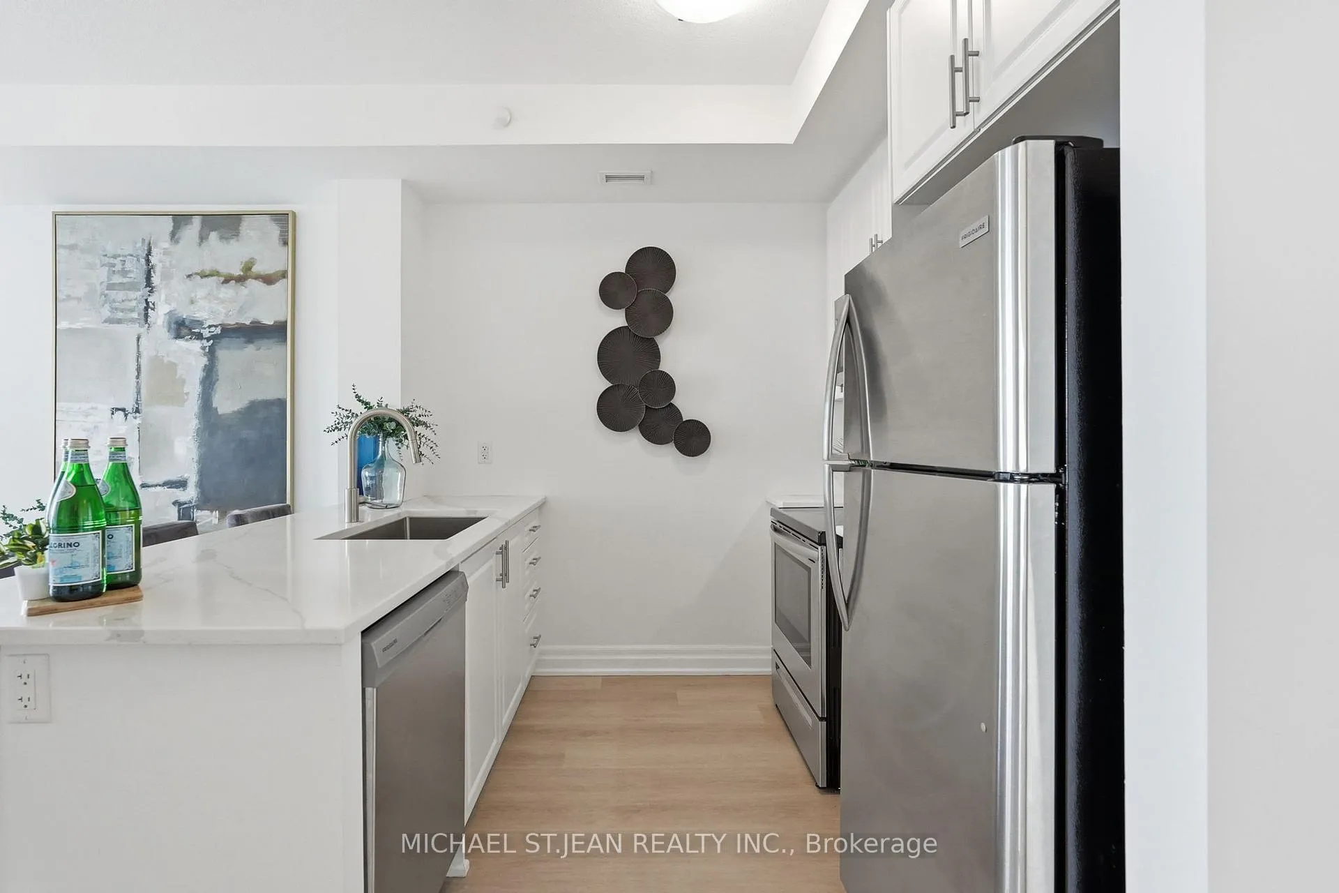 Photo 13 of Unit 410, 101 Shoreview Place, Hamilton, Lakeshore — HOMEH