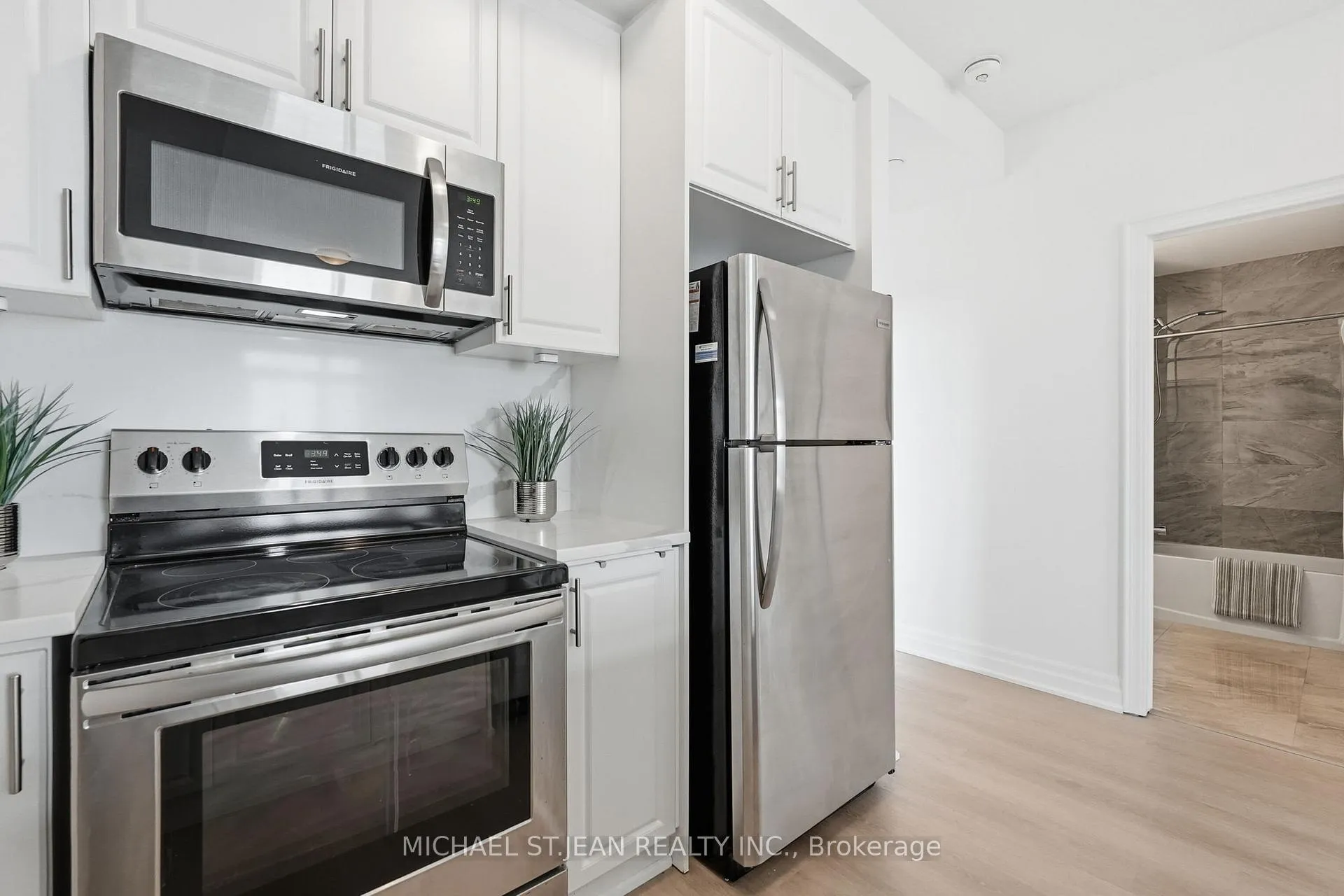 Photo 14 of Unit 410, 101 Shoreview Place, Hamilton, Lakeshore — HOMEH