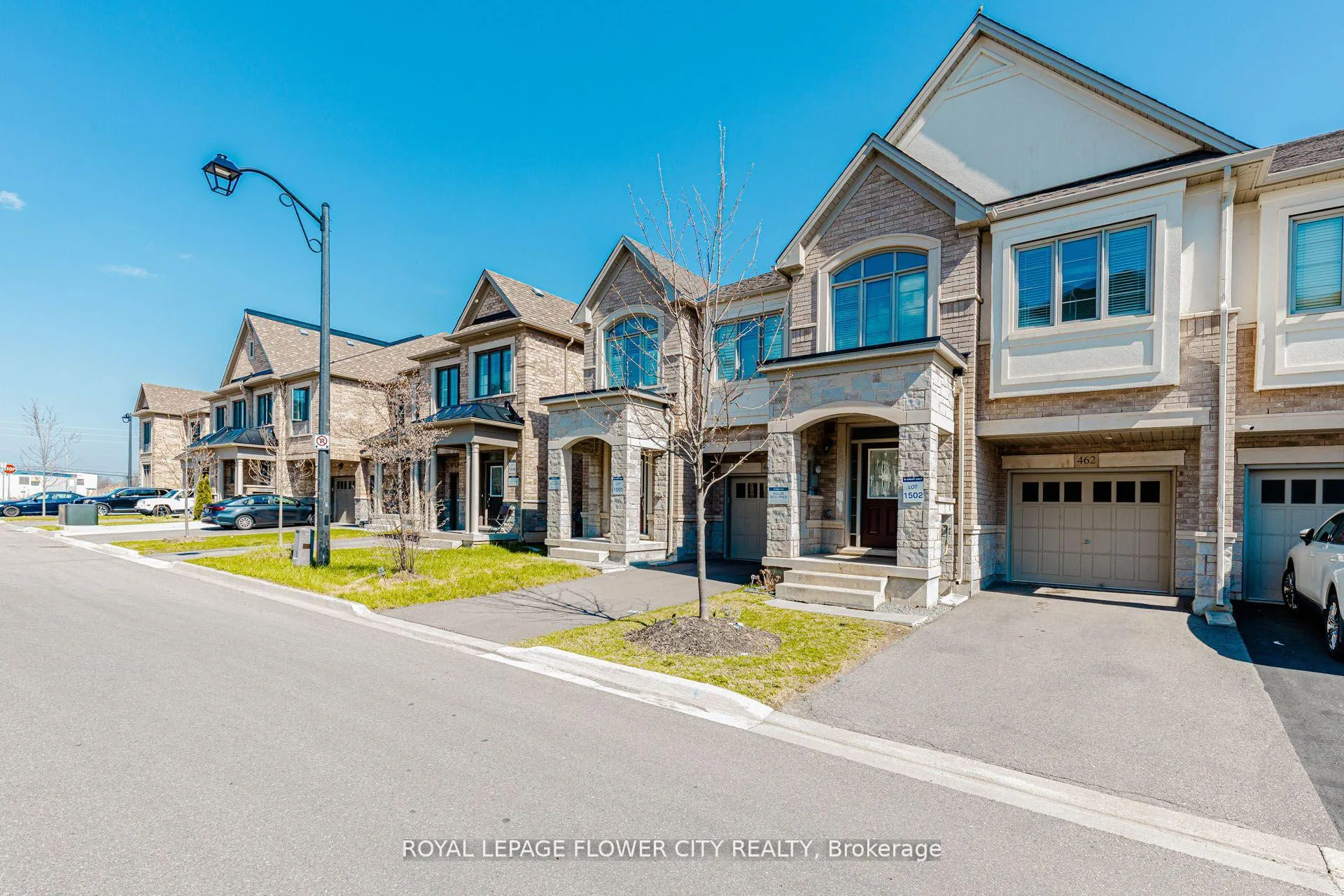 Photo 2 of 462 Sheaffe Place, Milton, Ford — HOMEH