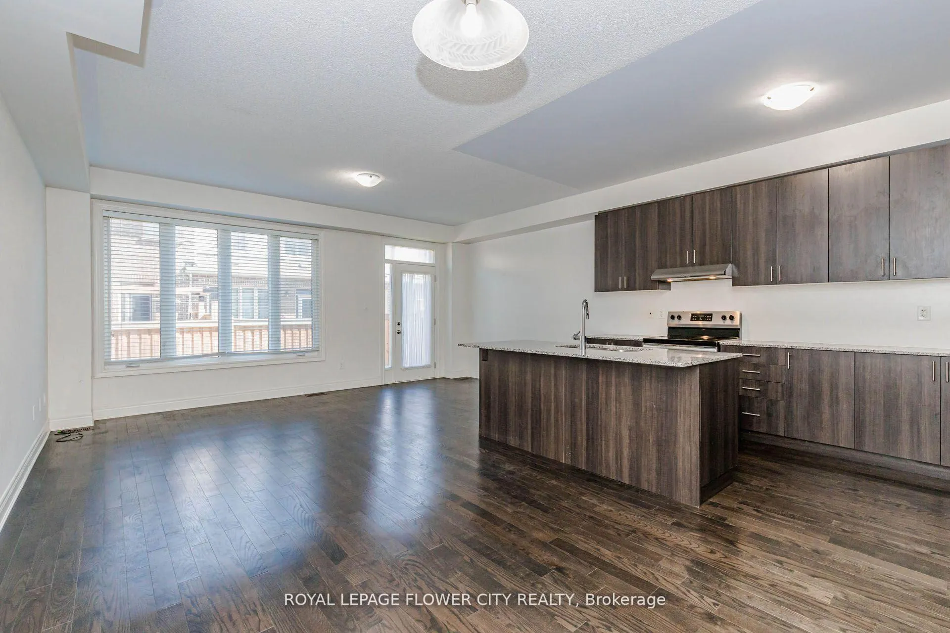 Photo 6 of 462 Sheaffe Place, Milton, Ford — HOMEH