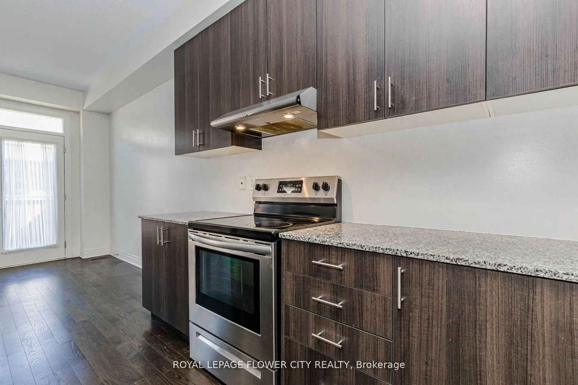 Photo 8 of 462 Sheaffe Place, Milton, Ford — HOMEH