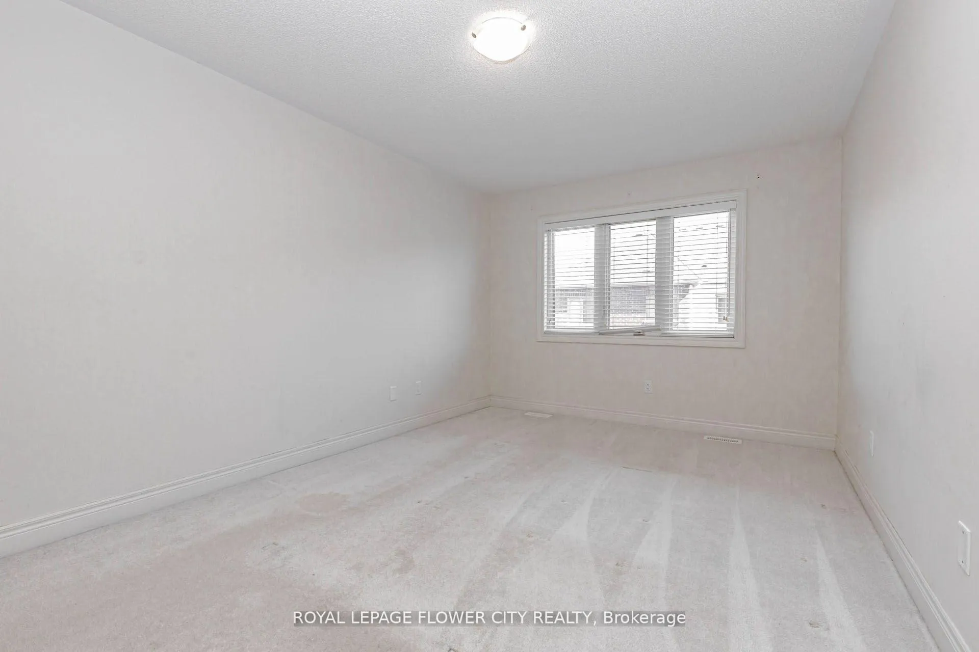 Photo 10 of 462 Sheaffe Place, Milton, Ford — HOMEH