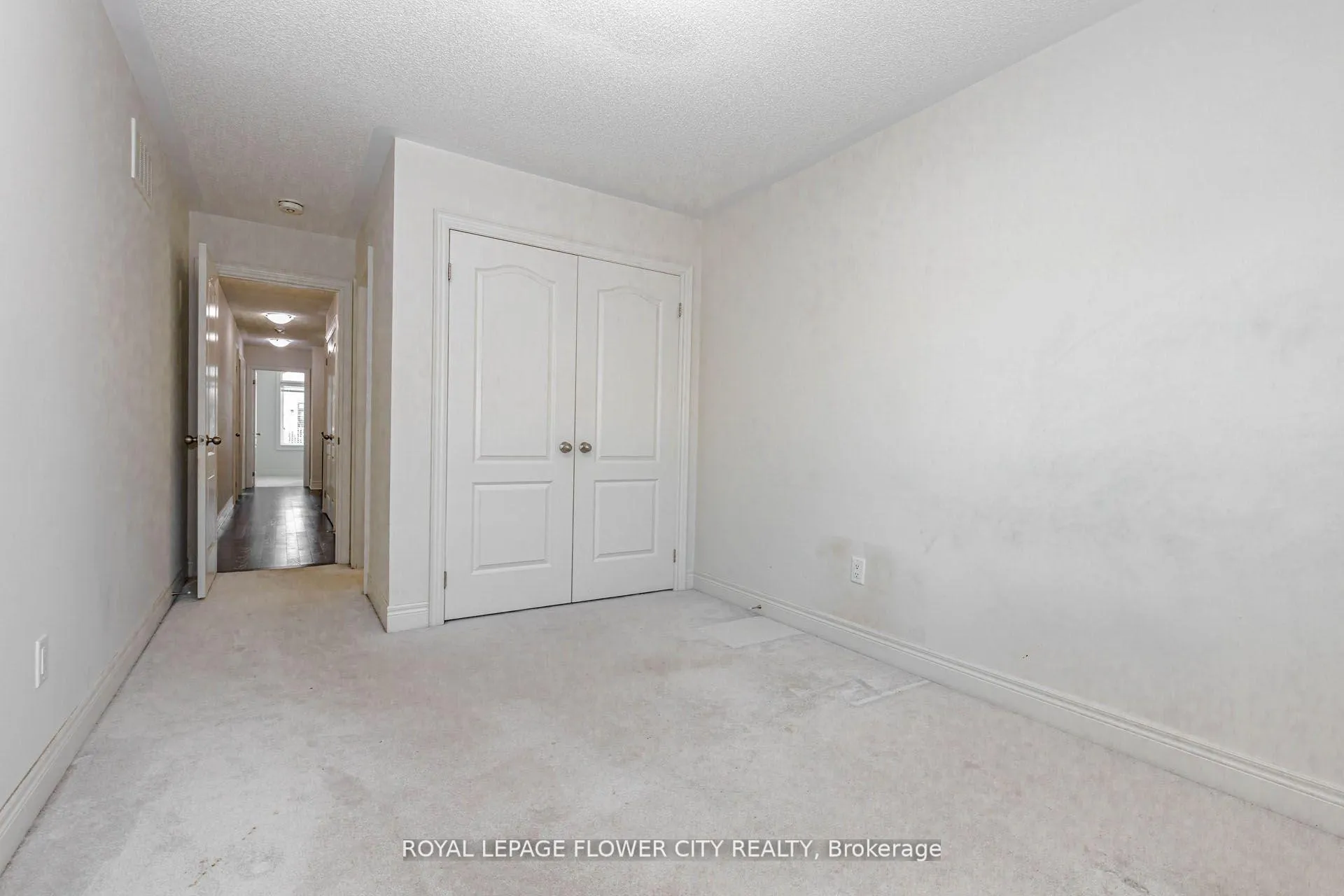 Photo 13 of 462 Sheaffe Place, Milton, Ford — HOMEH