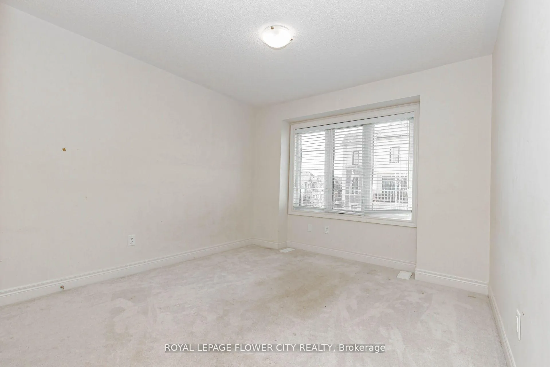Photo 14 of 462 Sheaffe Place, Milton, Ford — HOMEH
