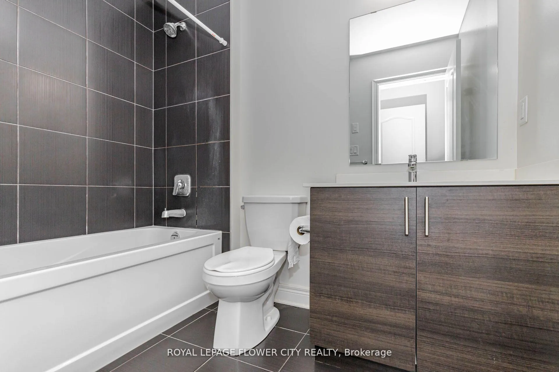 Photo 15 of 462 Sheaffe Place, Milton, Ford — HOMEH