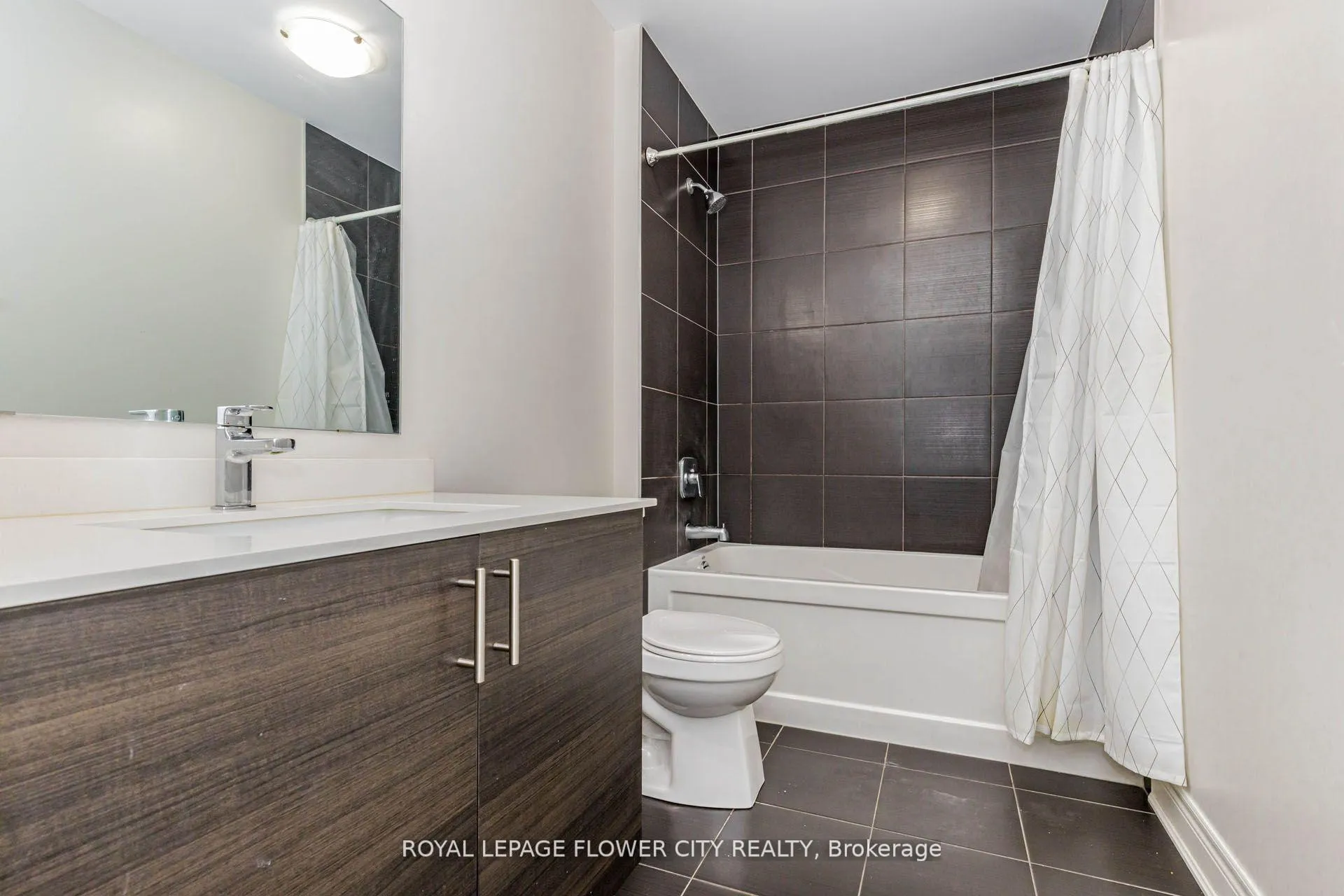 Photo 17 of 462 Sheaffe Place, Milton, Ford — HOMEH