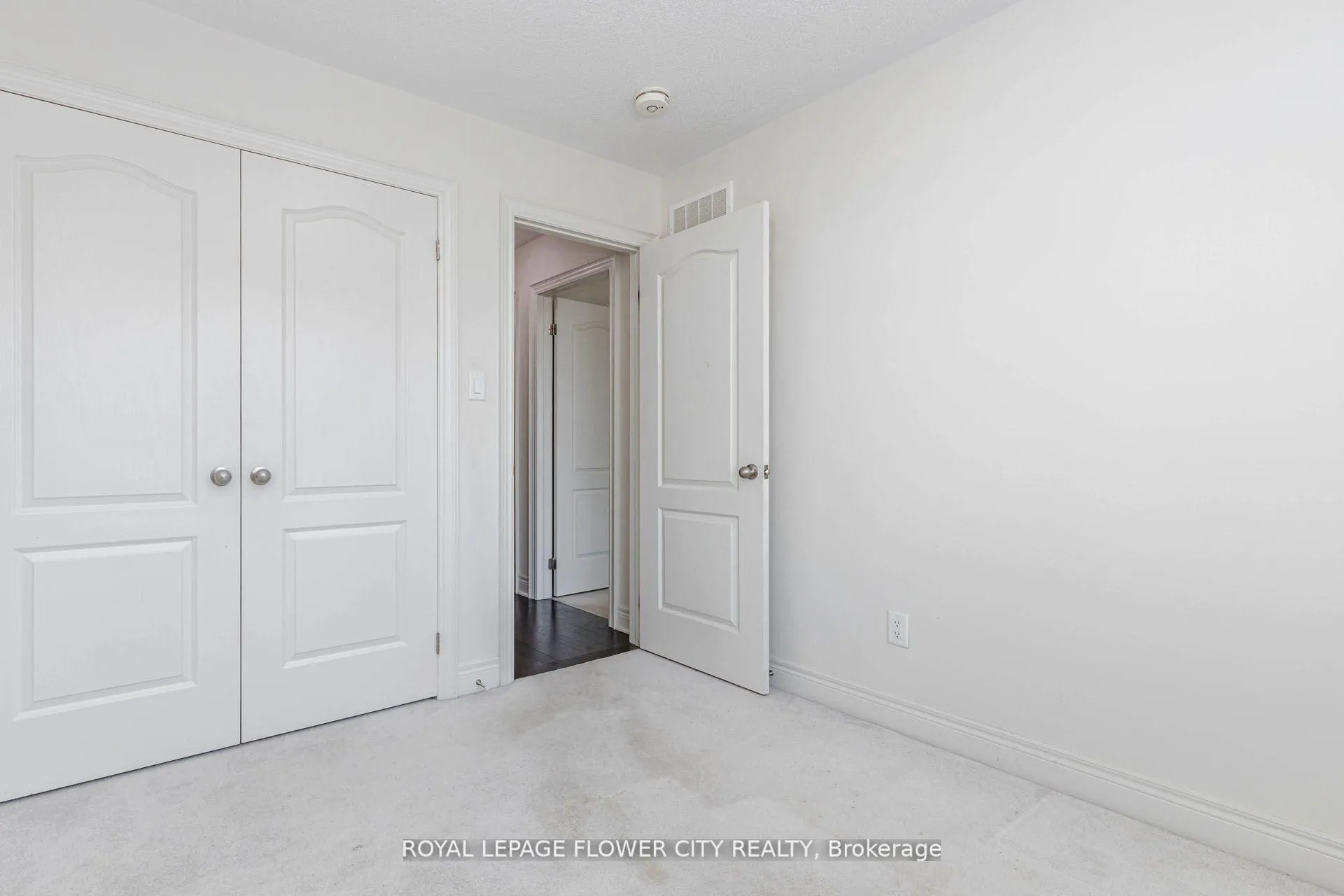 Photo 18 of 462 Sheaffe Place, Milton, Ford — HOMEH