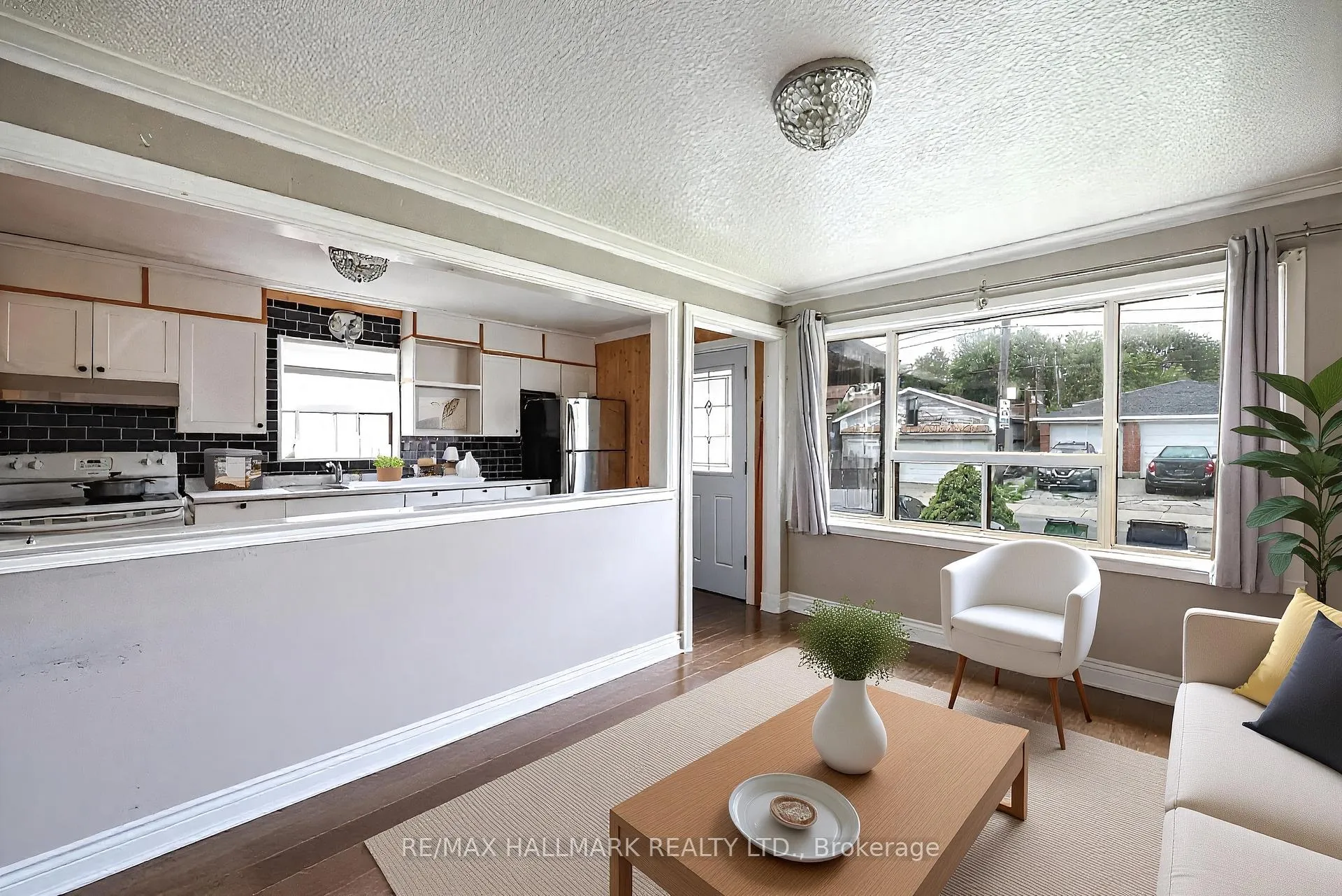 Photo 3 of 139 Kitchener Avenue, Toronto, Caledonia-Fairbank — HOMEH