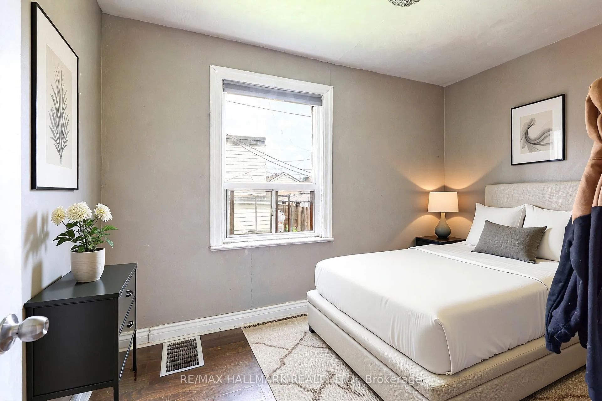Photo 9 of 139 Kitchener Avenue, Toronto, Caledonia-Fairbank — HOMEH