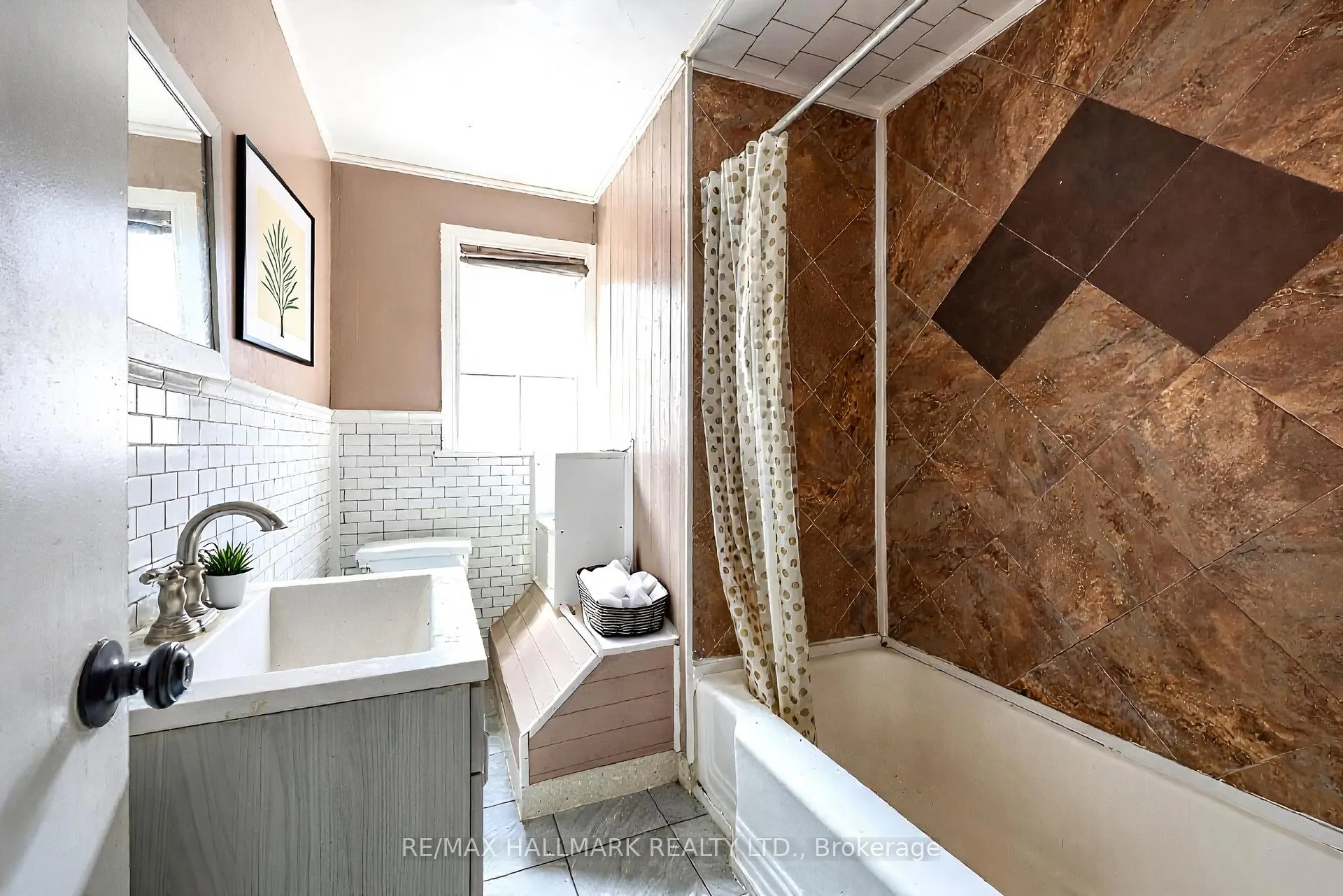 Photo 10 of 139 Kitchener Avenue, Toronto, Caledonia-Fairbank — HOMEH