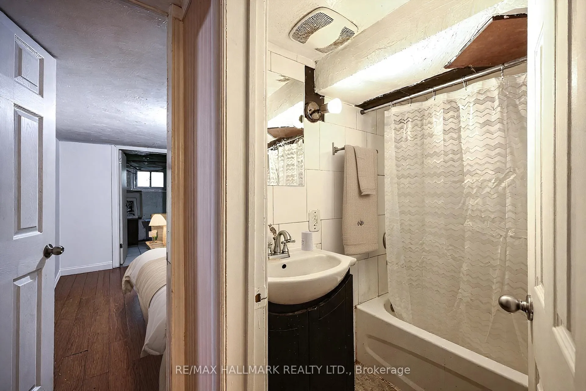 Photo 13 of 139 Kitchener Avenue, Toronto, Caledonia-Fairbank — HOMEH