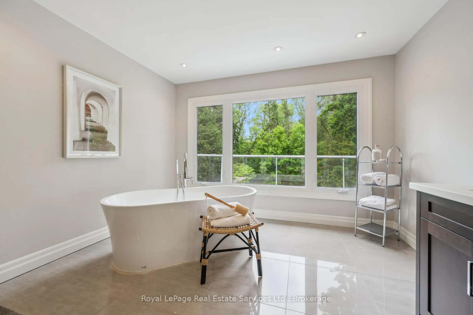 Photo 25 of 480 Chartwell Road, Oakville, Old Oakville — HOMEH
