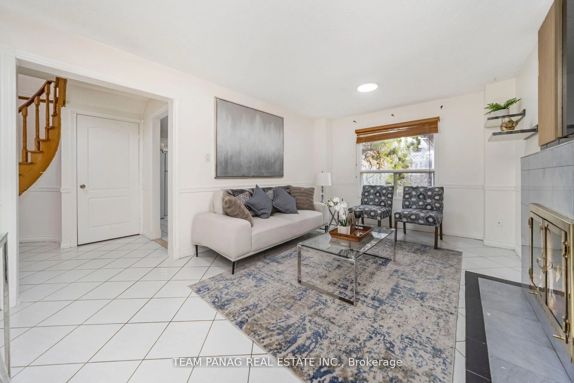 Photo 13 of 6 Coronation Circle, Brampton, Heart Lake West — HOMEH