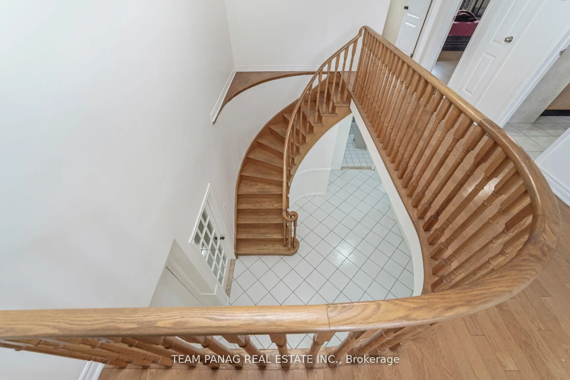 Photo 18 of 6 Coronation Circle, Brampton, Heart Lake West — HOMEH