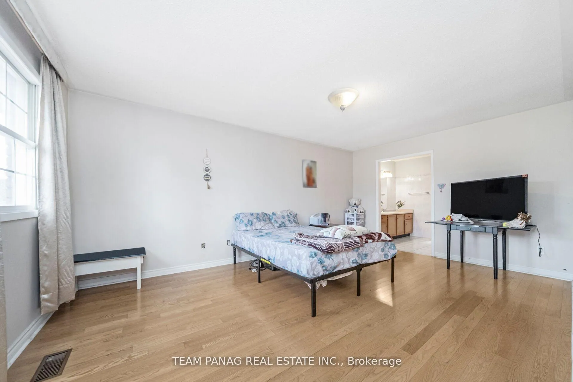Photo 25 of 6 Coronation Circle, Brampton, Heart Lake West — HOMEH