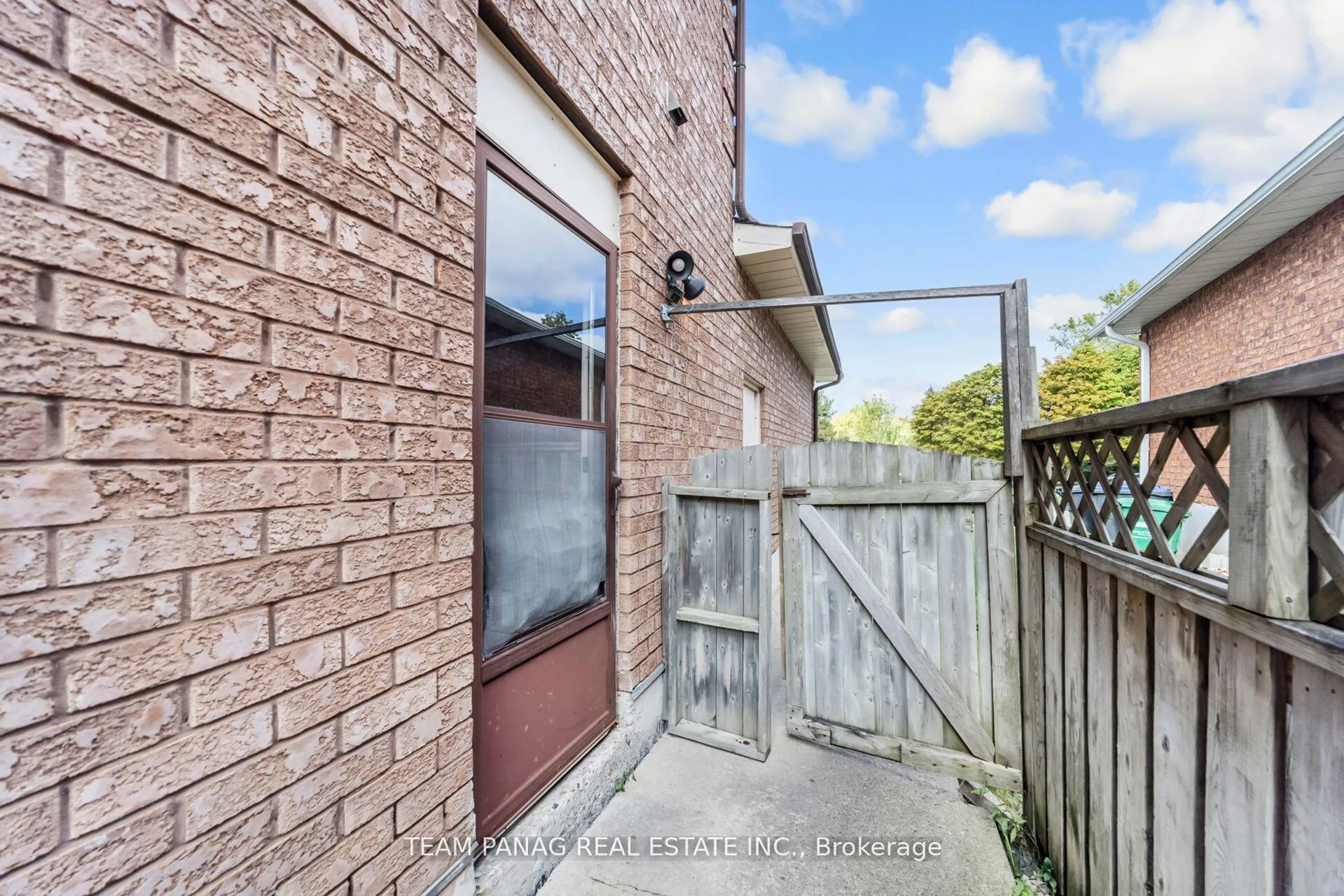 Photo 29 of 6 Coronation Circle, Brampton, Heart Lake West — HOMEH