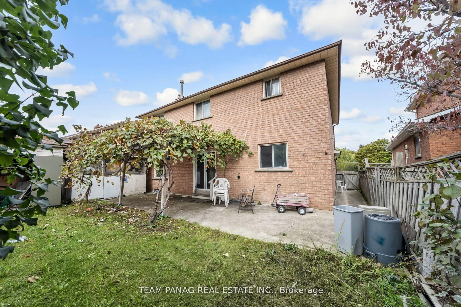 Photo 37 of 6 Coronation Circle, Brampton, Heart Lake West — HOMEH