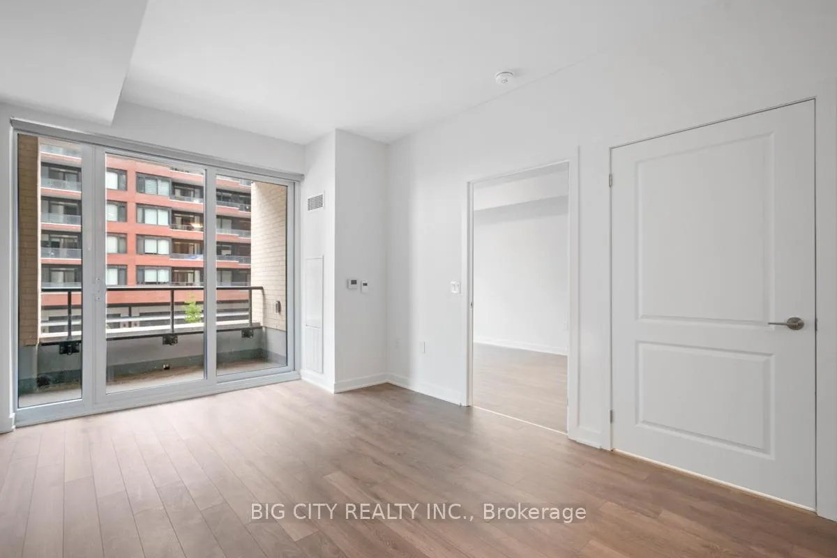 Photo 3 of Unit 210, 100 Eagle Rock Way, Vaughan, Rural Vaughan — HOMEH