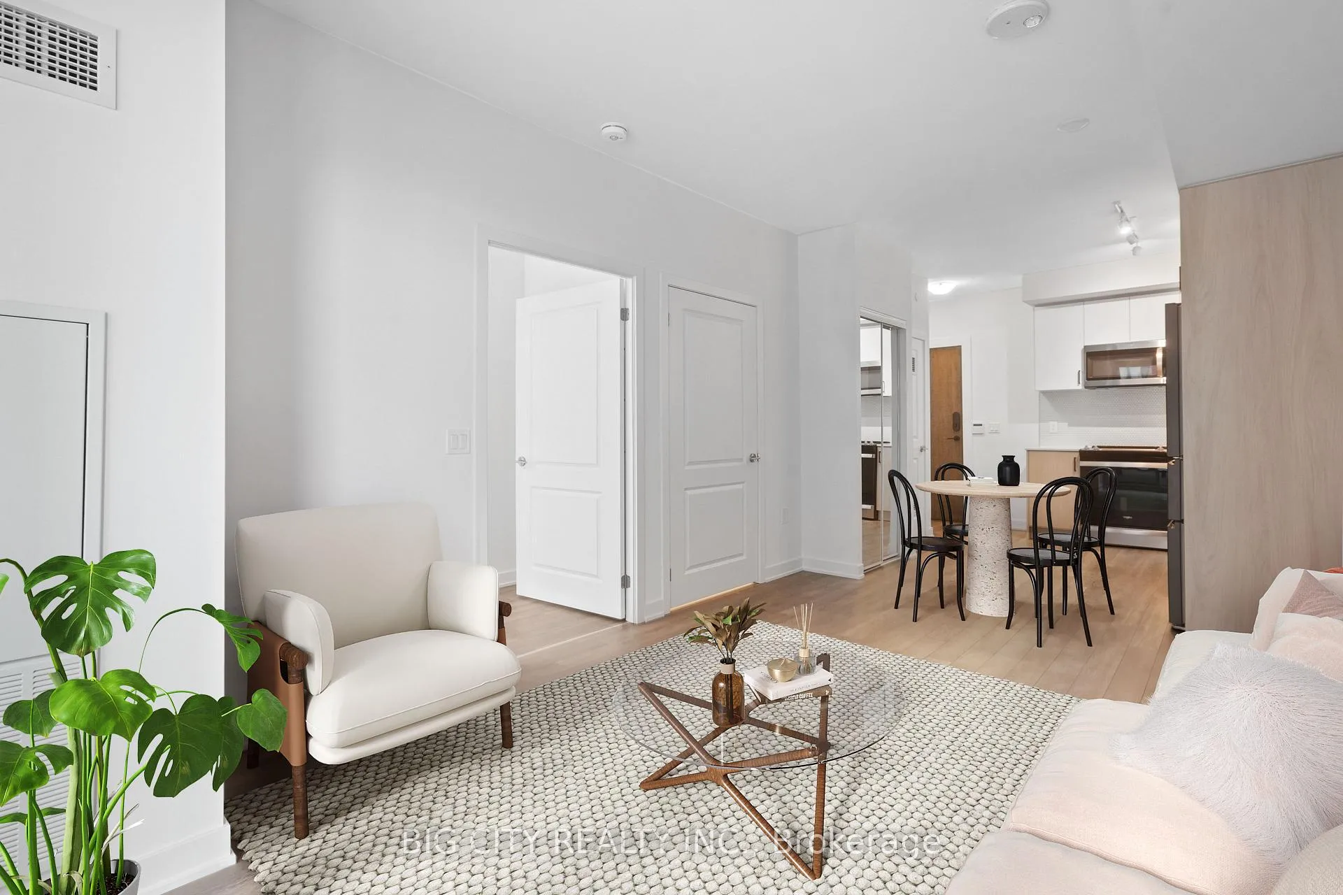 Photo 6 of Unit 210, 100 Eagle Rock Way, Vaughan, Rural Vaughan — HOMEH