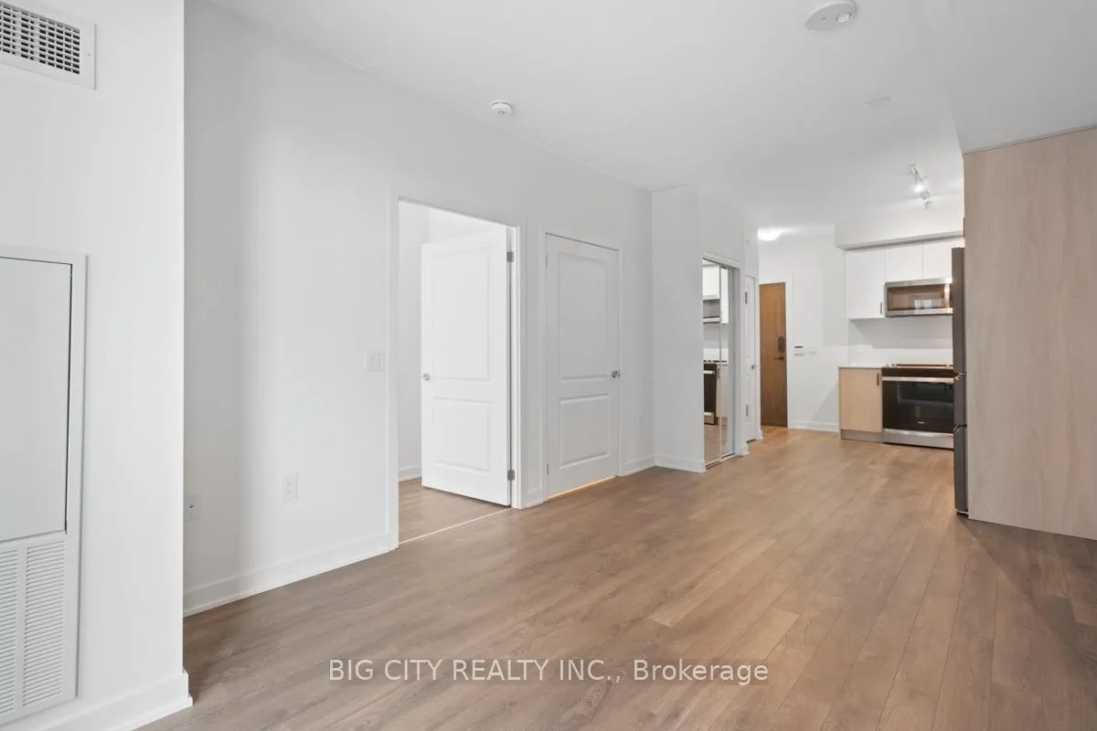Photo 7 of Unit 210, 100 Eagle Rock Way, Vaughan, Rural Vaughan — HOMEH