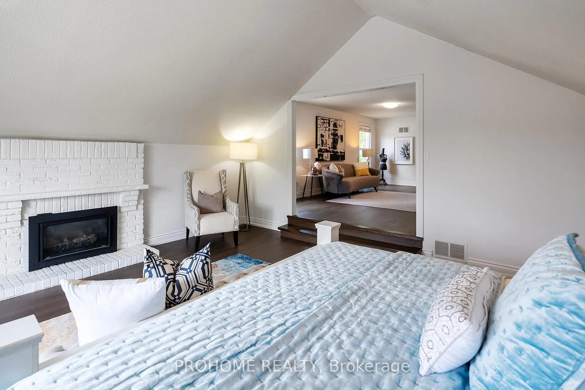 Photo 25 of 163 Carlton Road, Markham, Unionville — HOMEH