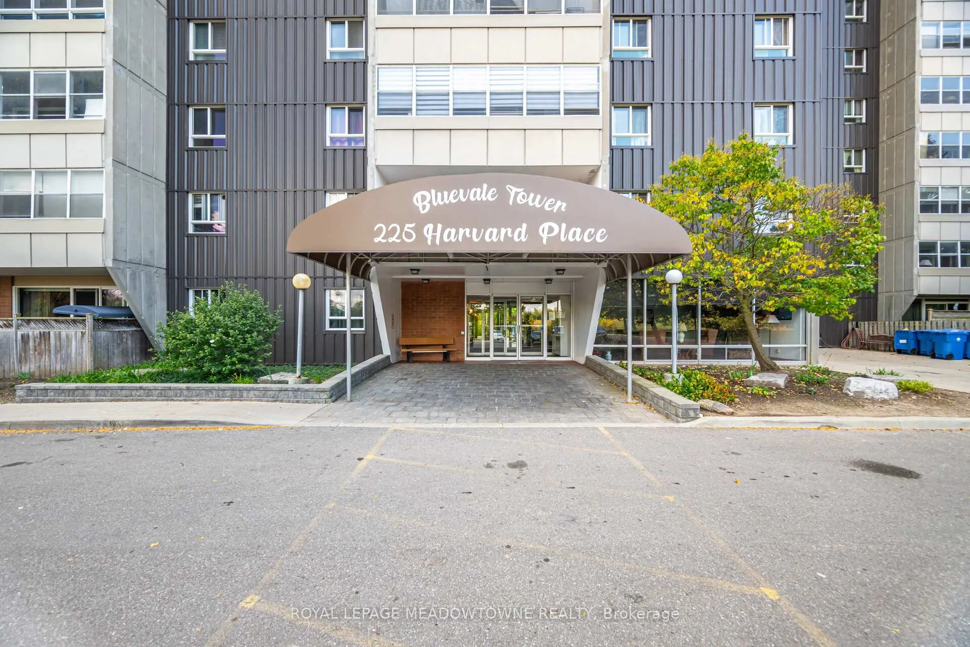 Photo 2 of Unit 804, 225 Harvard Place, Waterloo — HOMEH
