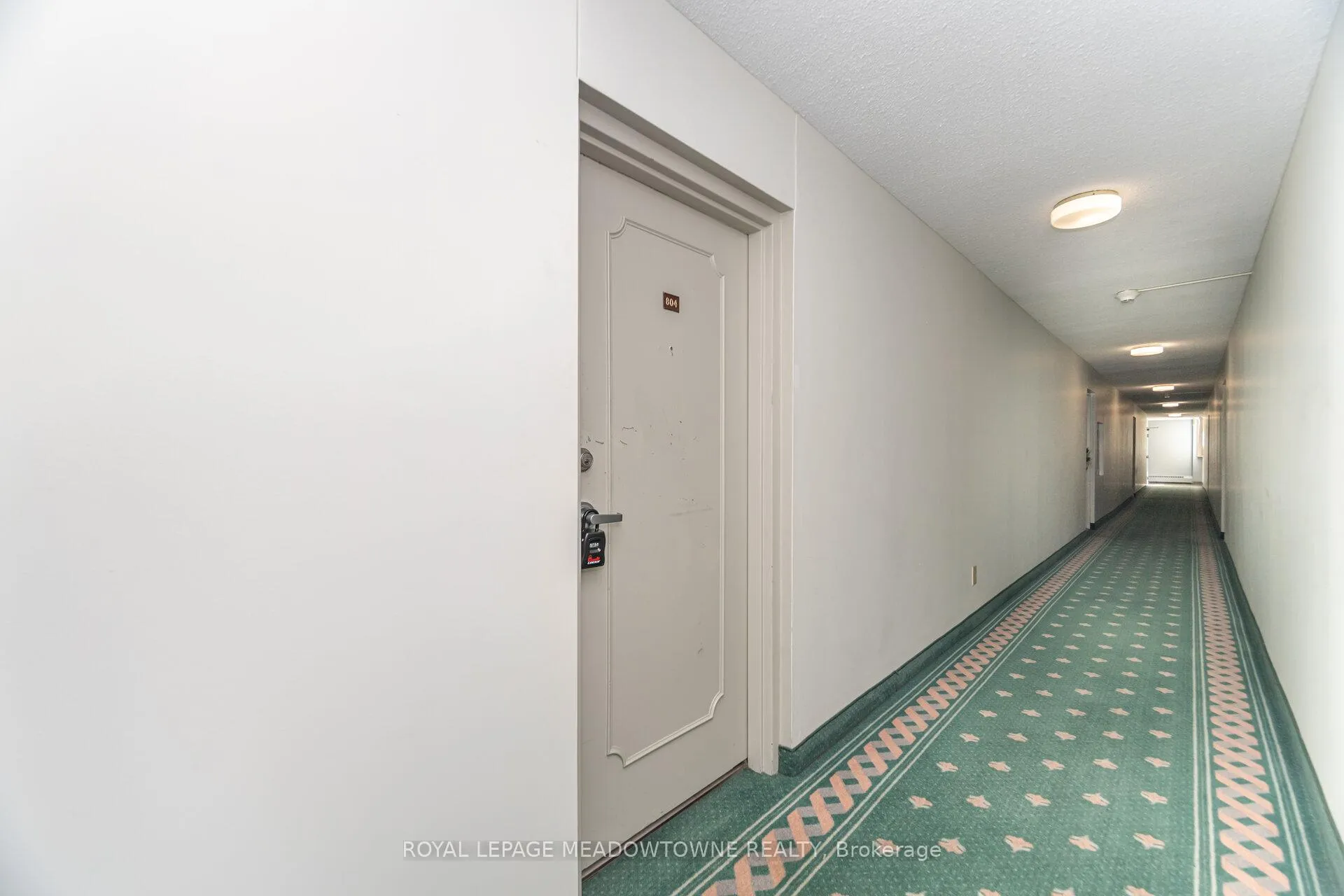 Photo 4 of Unit 804, 225 Harvard Place, Waterloo — HOMEH