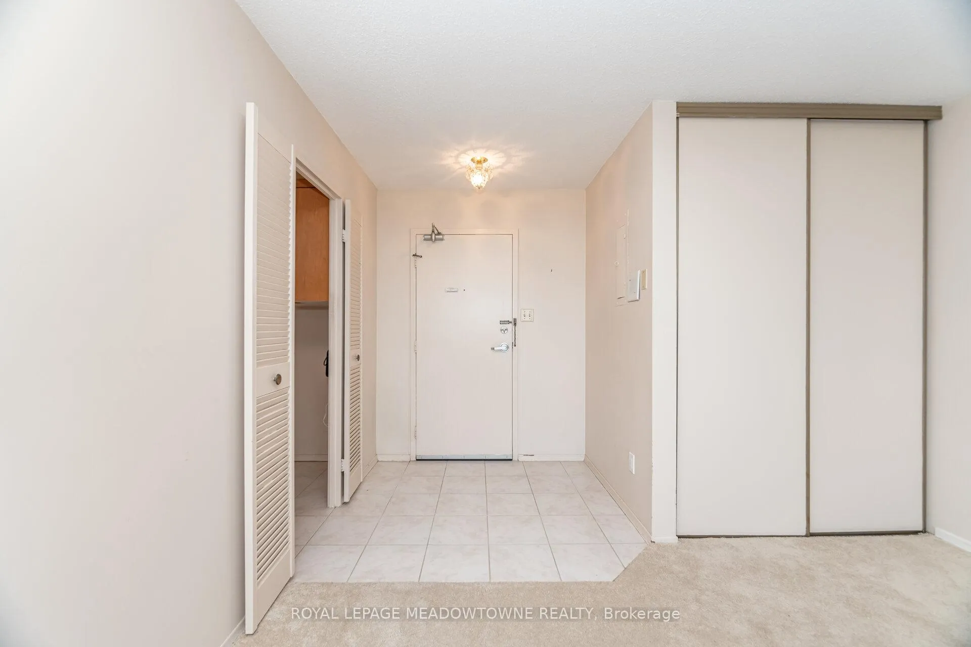 Photo 5 of Unit 804, 225 Harvard Place, Waterloo — HOMEH