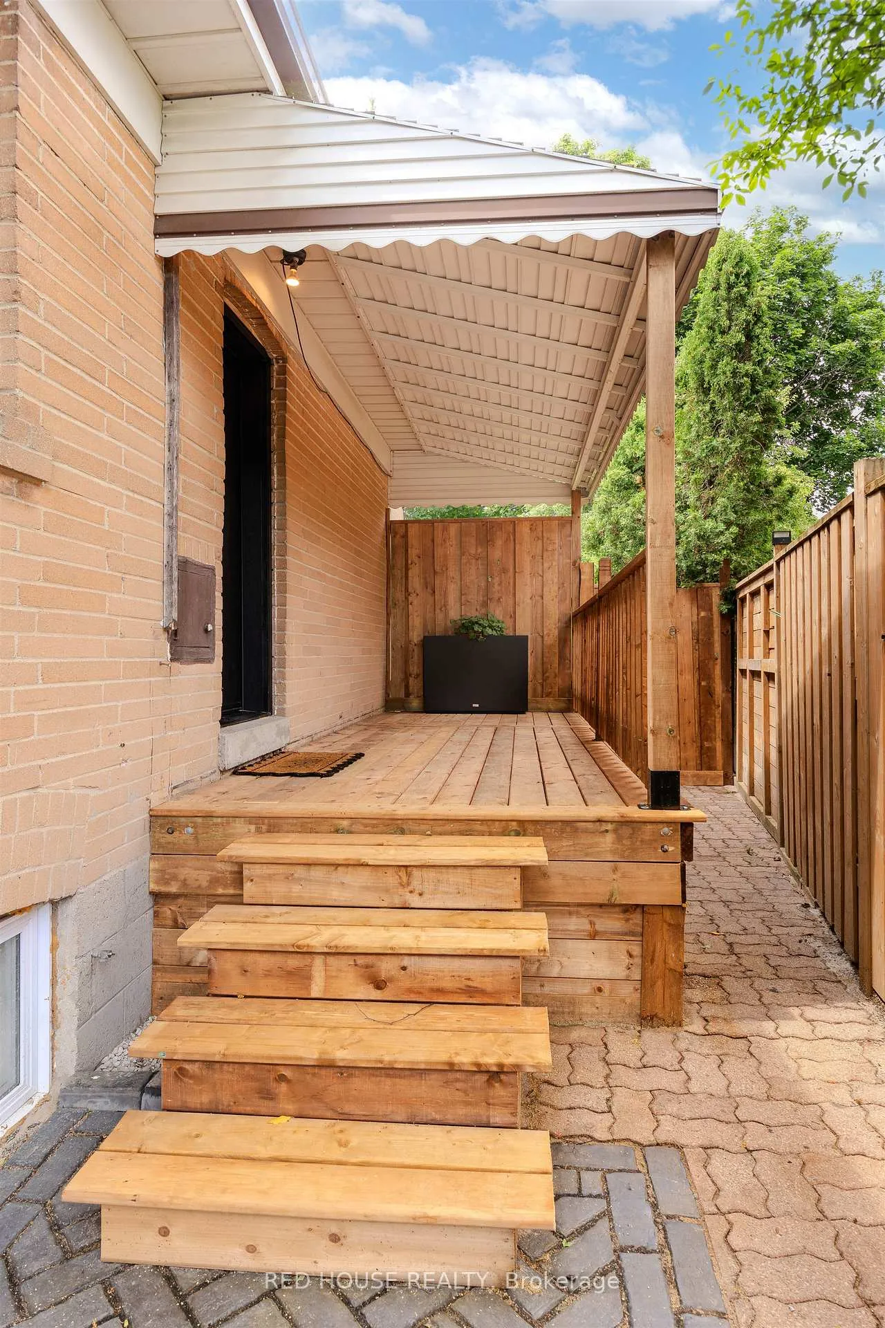Photo 2 of Unit Basement, 70 Beaverbrook Avenue, Etobicoke, Princess-Rosethorn — HOMEH