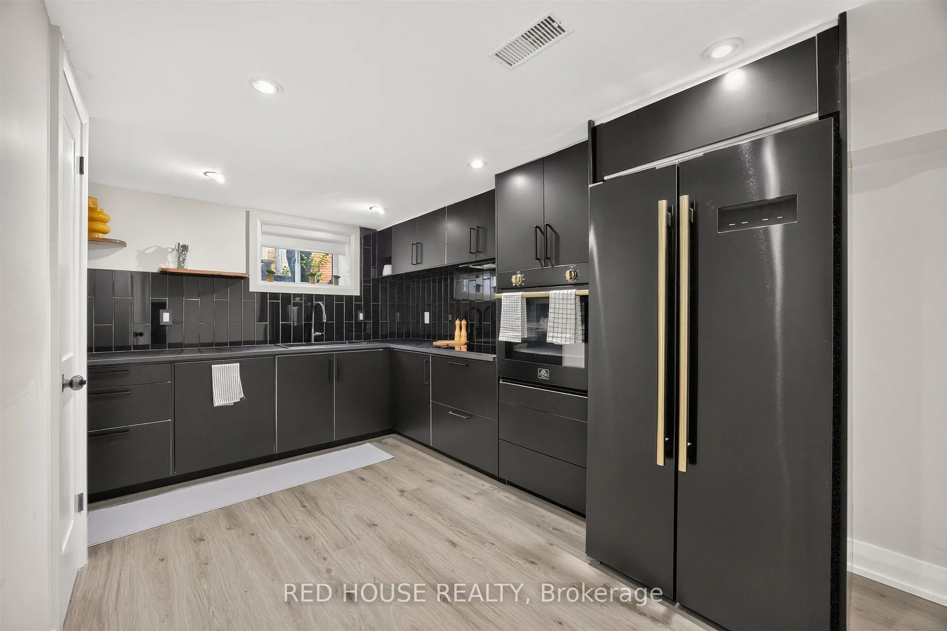 Photo 3 of Unit Basement, 70 Beaverbrook Avenue, Etobicoke, Princess-Rosethorn — HOMEH