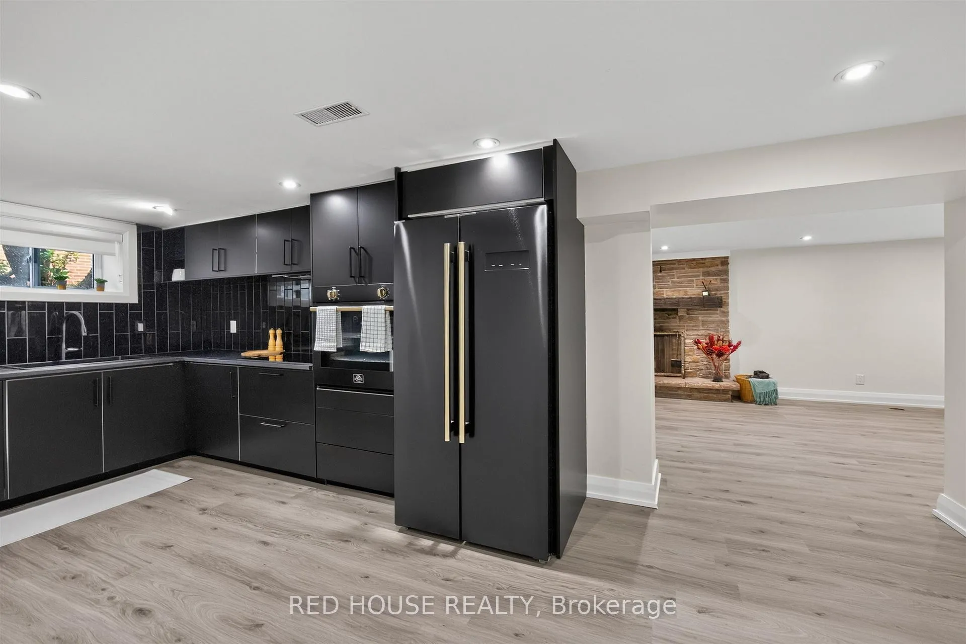 Photo 4 of Unit Basement, 70 Beaverbrook Avenue, Etobicoke, Princess-Rosethorn — HOMEH