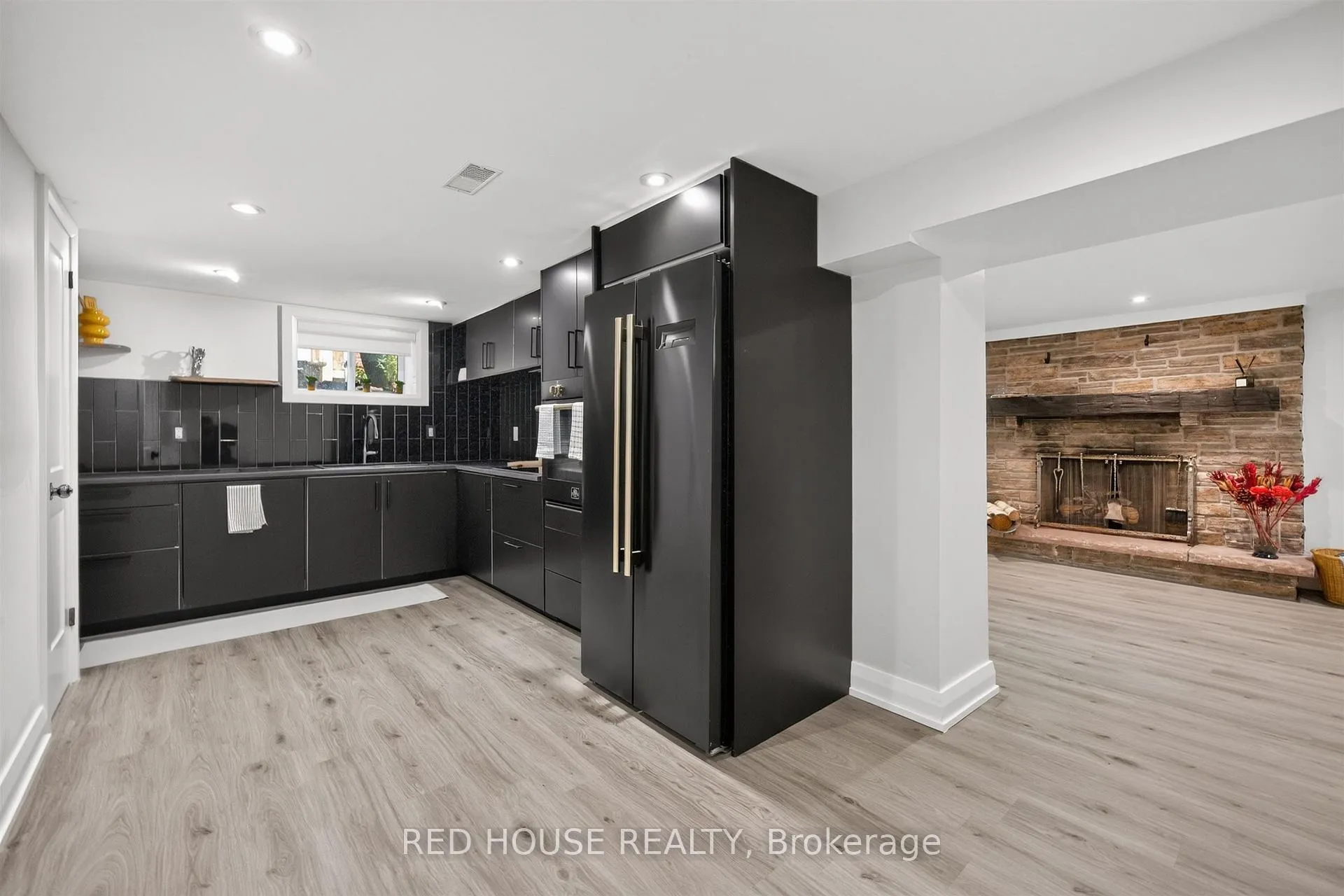 Photo 5 of Unit Basement, 70 Beaverbrook Avenue, Etobicoke, Princess-Rosethorn — HOMEH