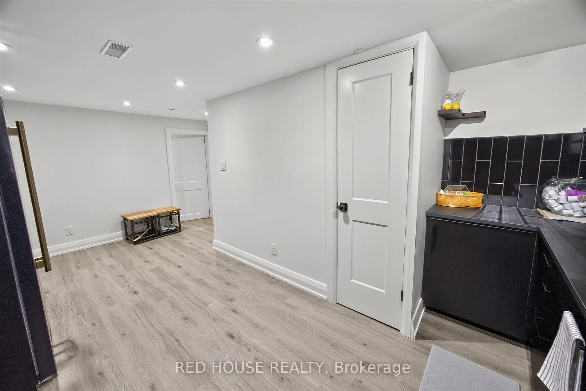 Photo 6 of Unit Basement, 70 Beaverbrook Avenue, Etobicoke, Princess-Rosethorn — HOMEH