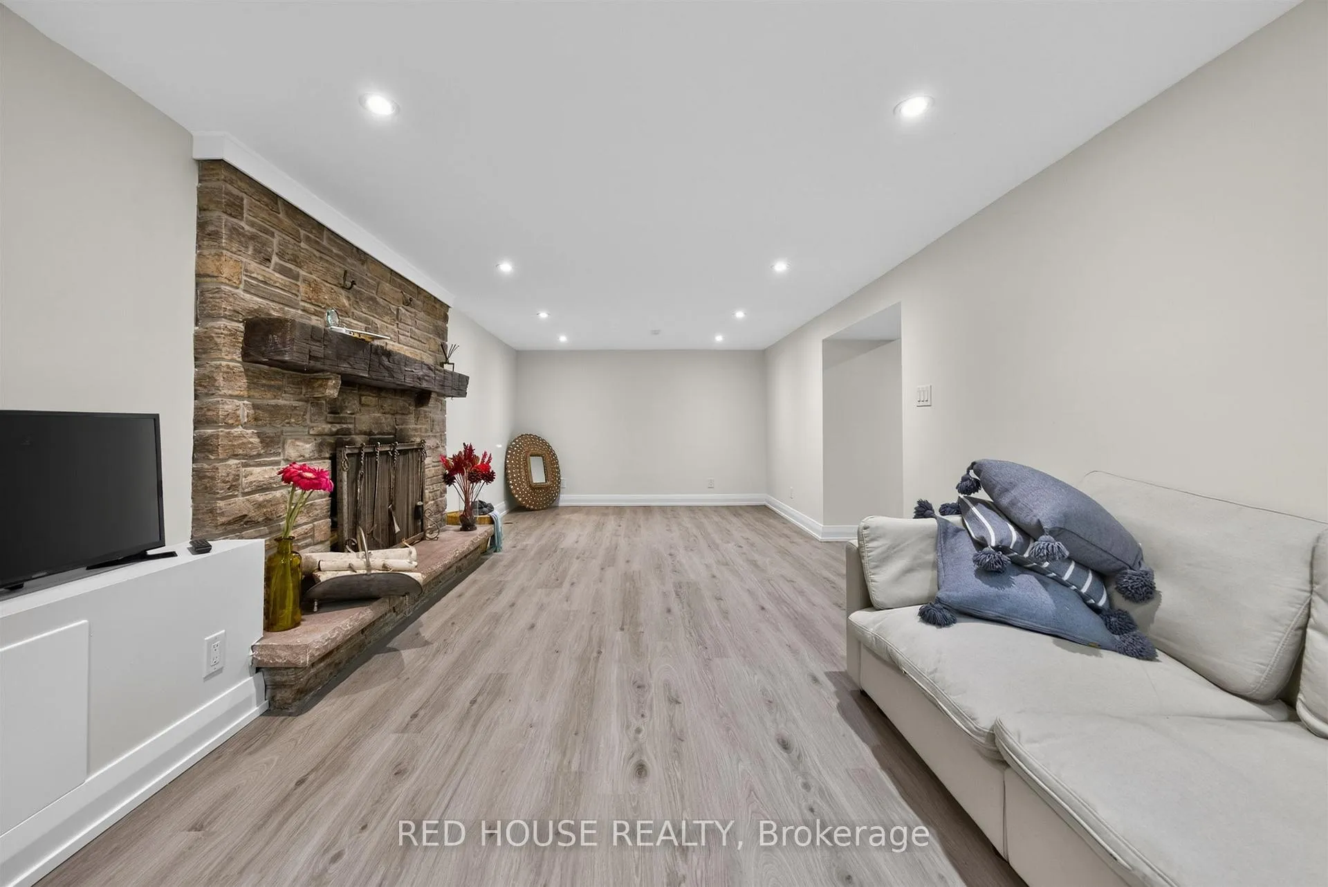 Photo 8 of Unit Basement, 70 Beaverbrook Avenue, Etobicoke, Princess-Rosethorn — HOMEH