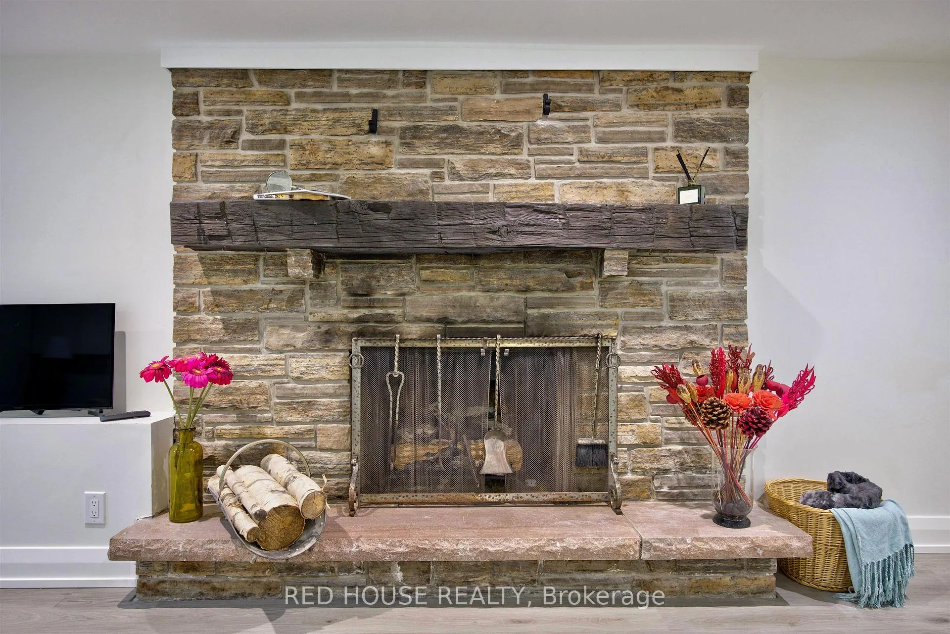 Photo 9 of Unit Basement, 70 Beaverbrook Avenue, Etobicoke, Princess-Rosethorn — HOMEH