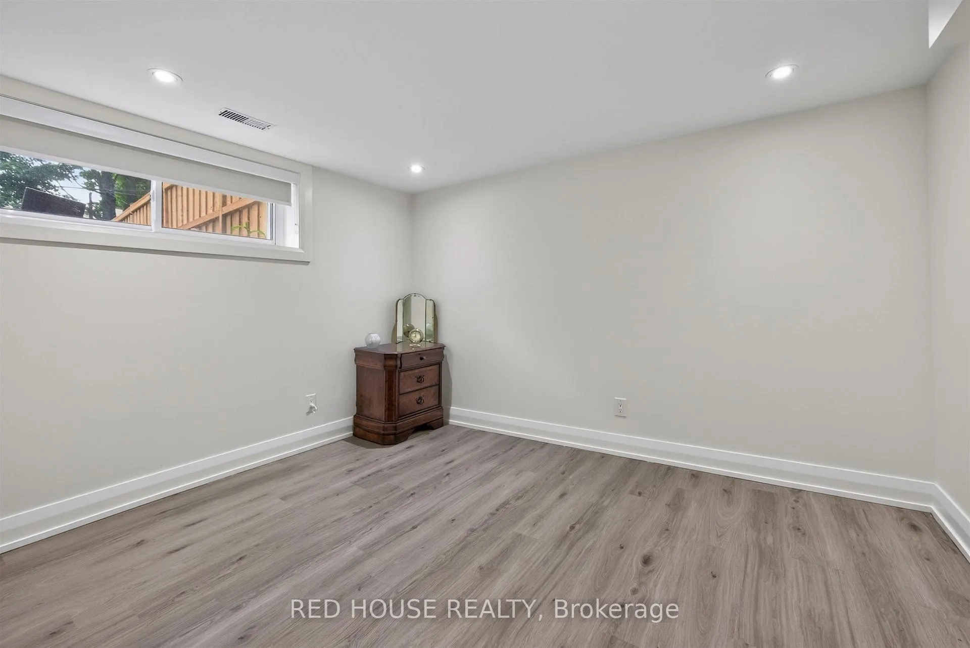 Photo 14 of Unit Basement, 70 Beaverbrook Avenue, Etobicoke, Princess-Rosethorn — HOMEH