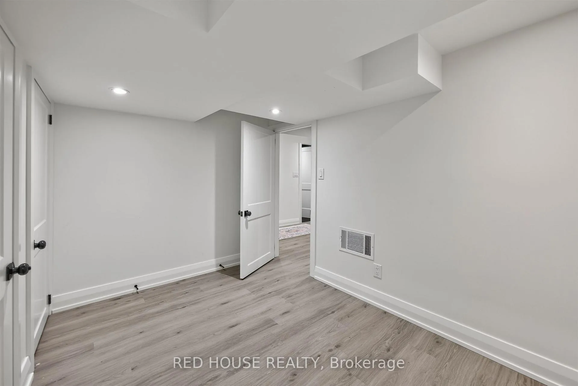 Photo 15 of Unit Basement, 70 Beaverbrook Avenue, Etobicoke, Princess-Rosethorn — HOMEH