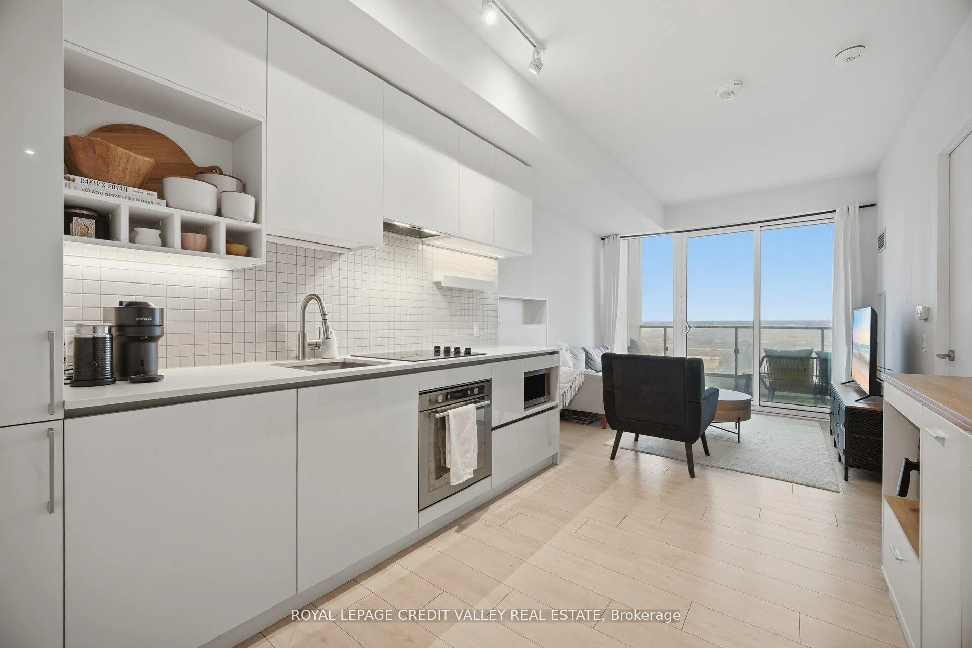 Photo 13 of Unit 1511, 5 Buttermill Avenue, Vaughan, Vaughan Corporate Centre — HOMEH