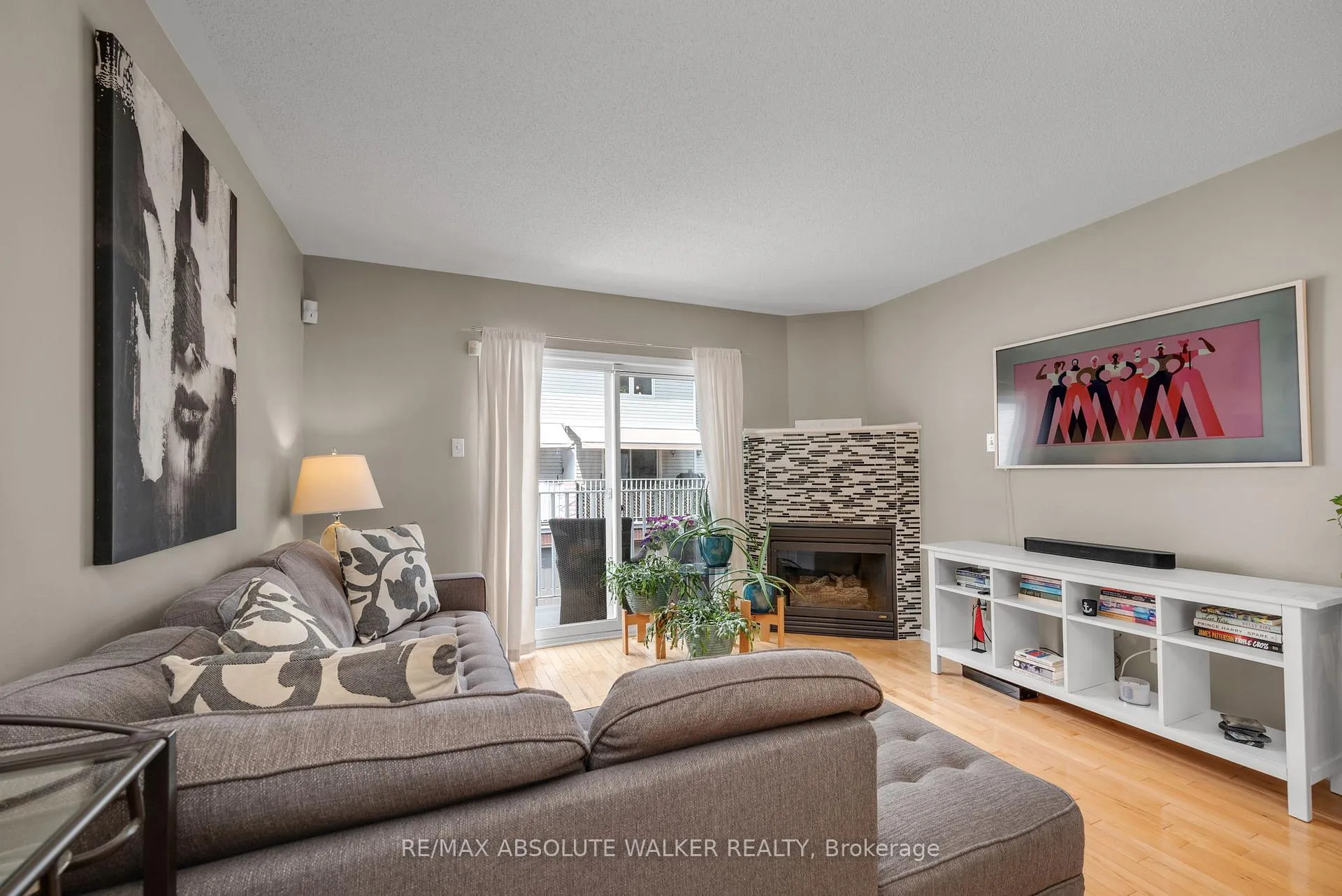 Photo 3 of Unit 9, 395 Bell Street, Ottawa, West Centre Town — HOMEH