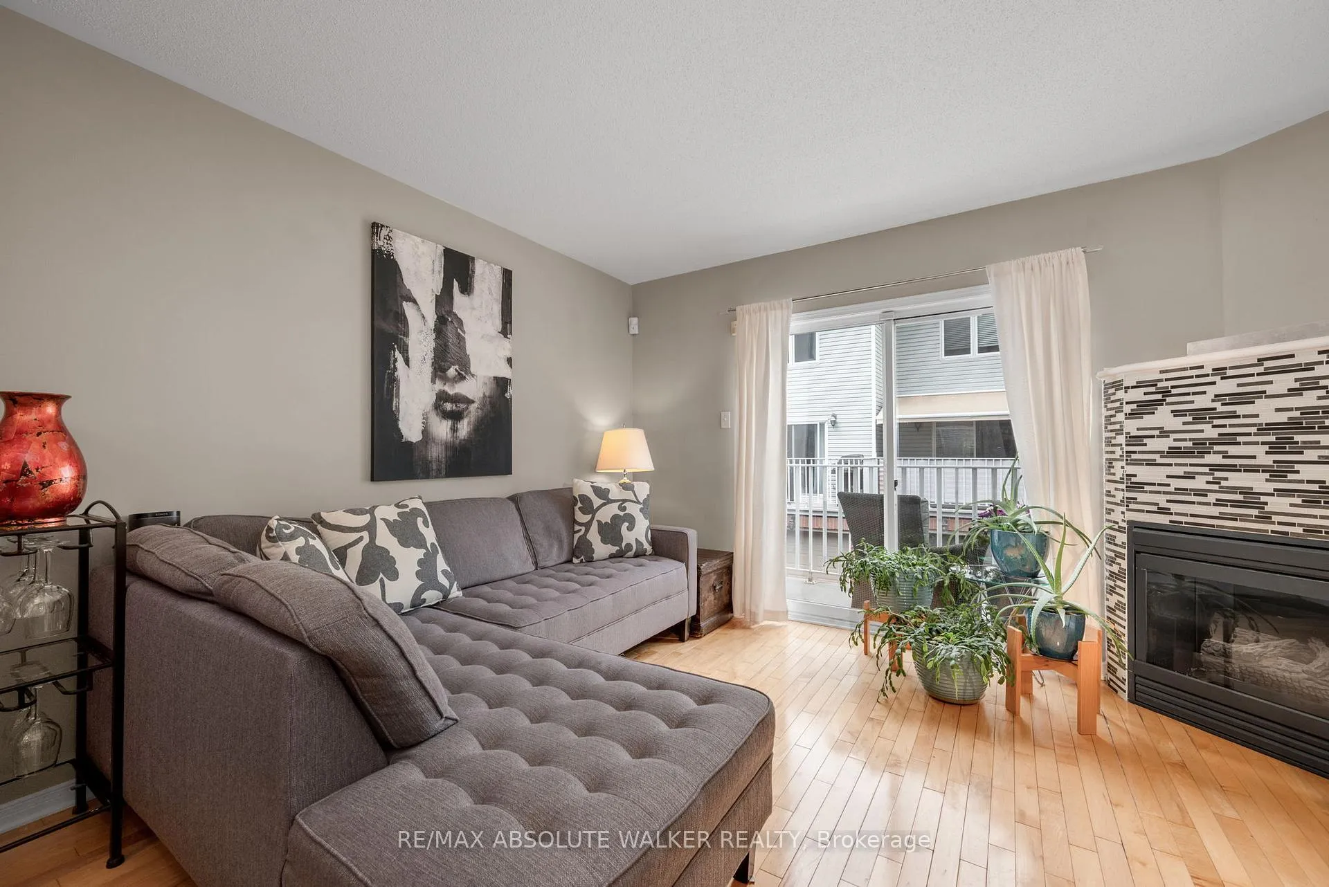 Photo 4 of Unit 9, 395 Bell Street, Ottawa, West Centre Town — HOMEH