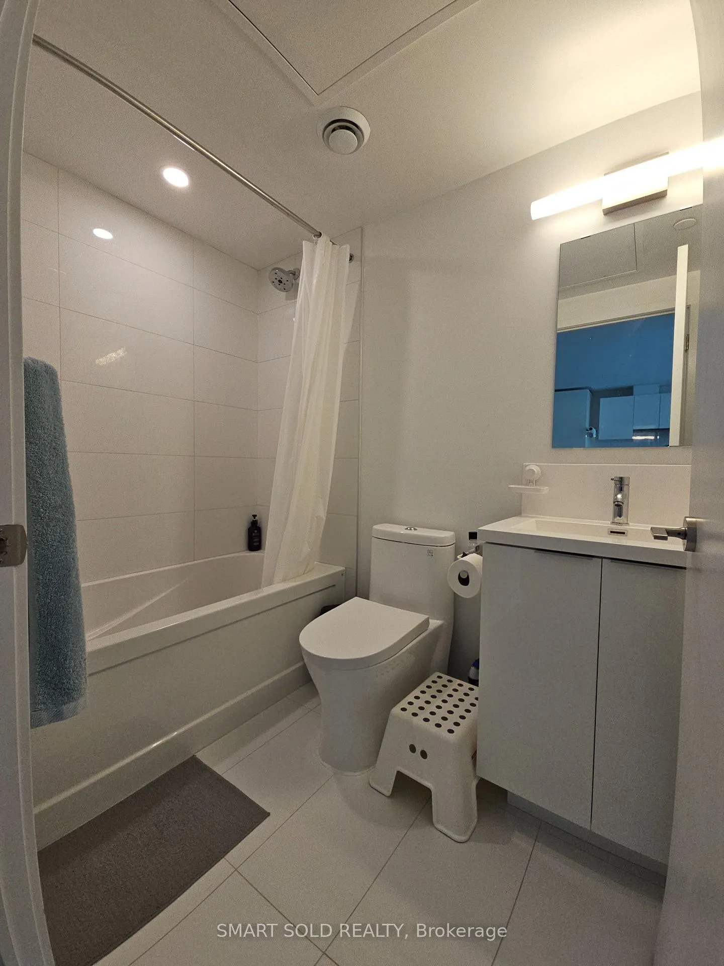 Photo 7 of Unit 1712, 121 St Patrick Street, Toronto, Kensington-Chinatown — HOMEH