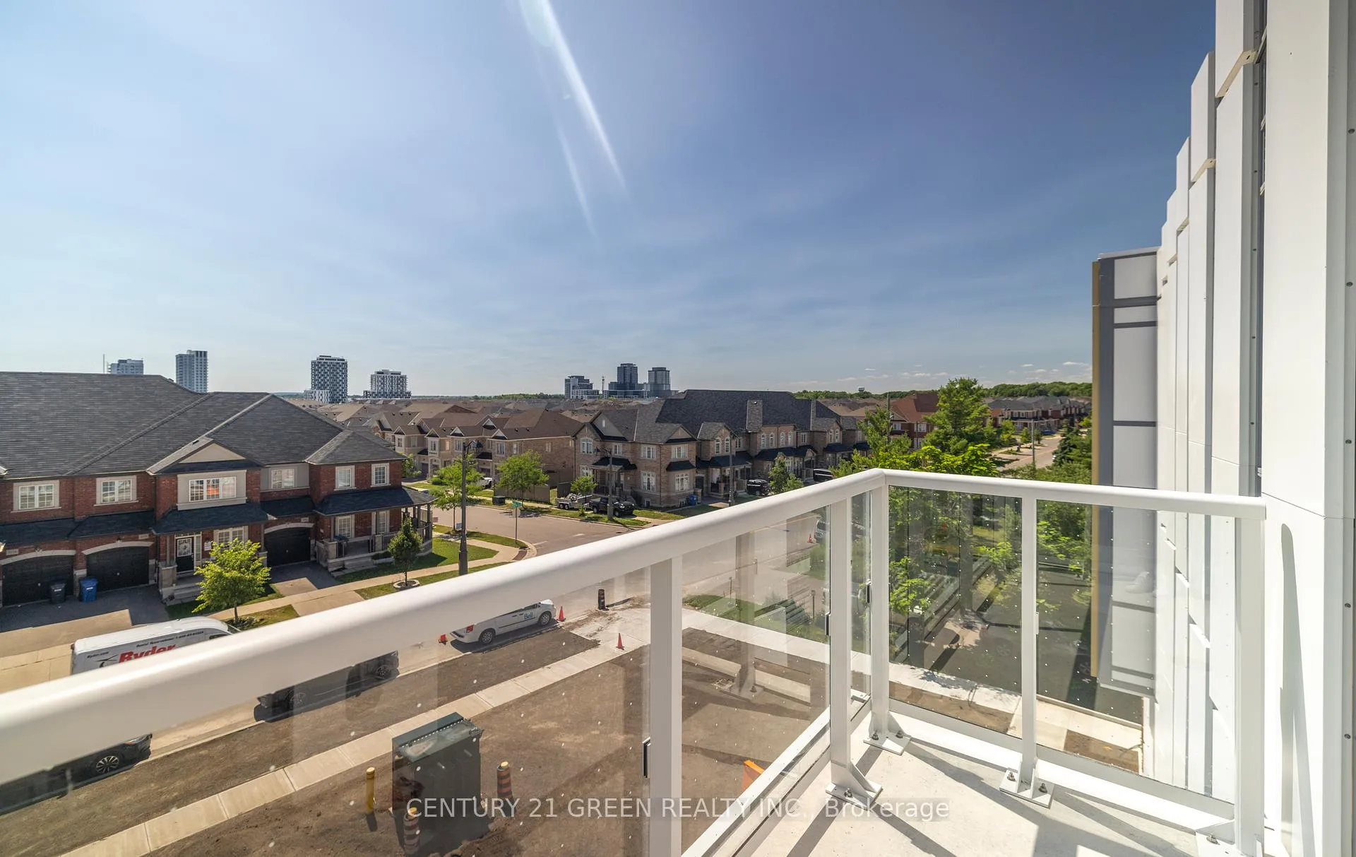 Photo 4 of Unit 524, 1005 Dundas Street E, Oakville, Joshua Meadows — HOMEH